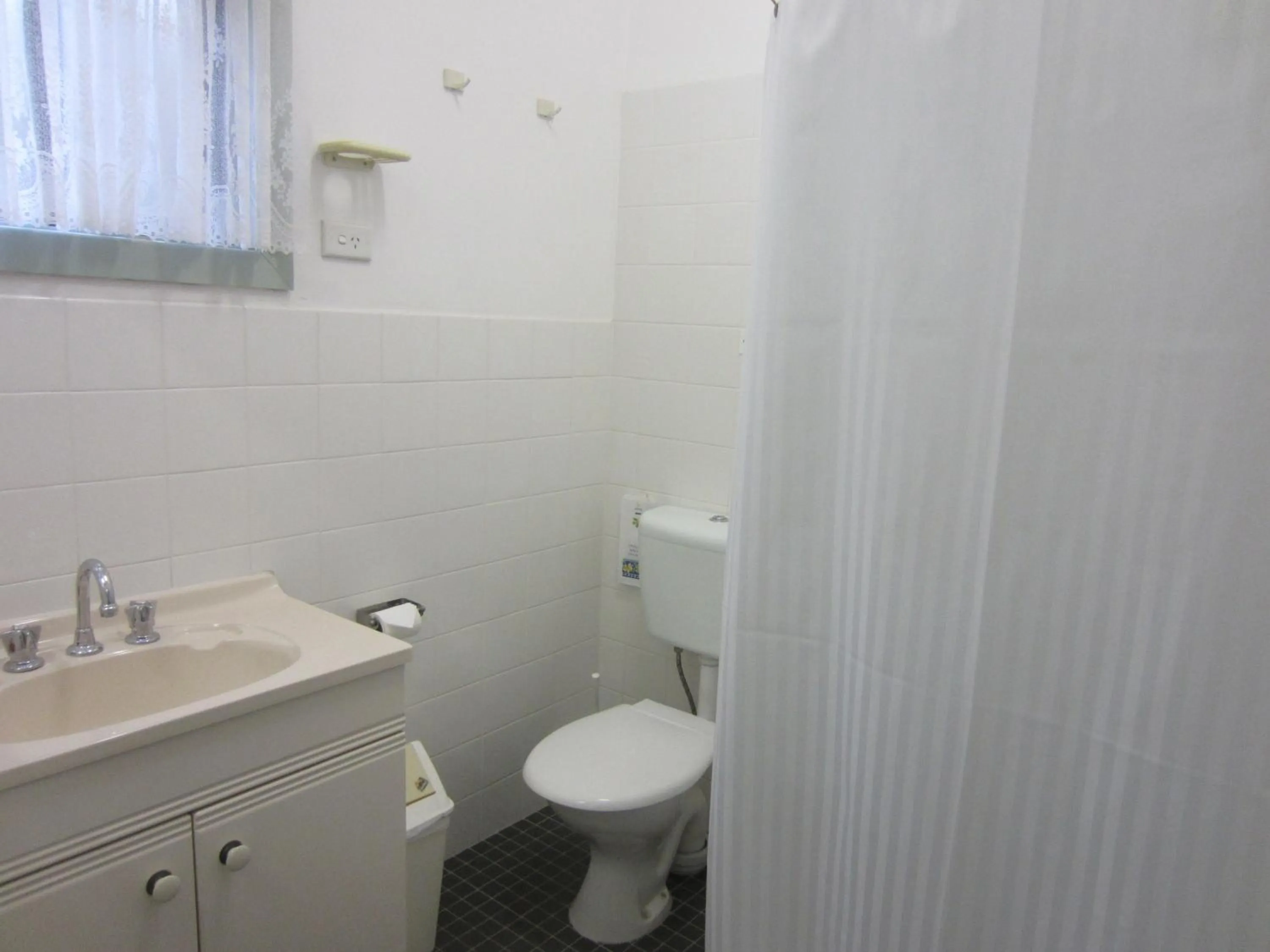 Bathroom in Lake Forbes Motel