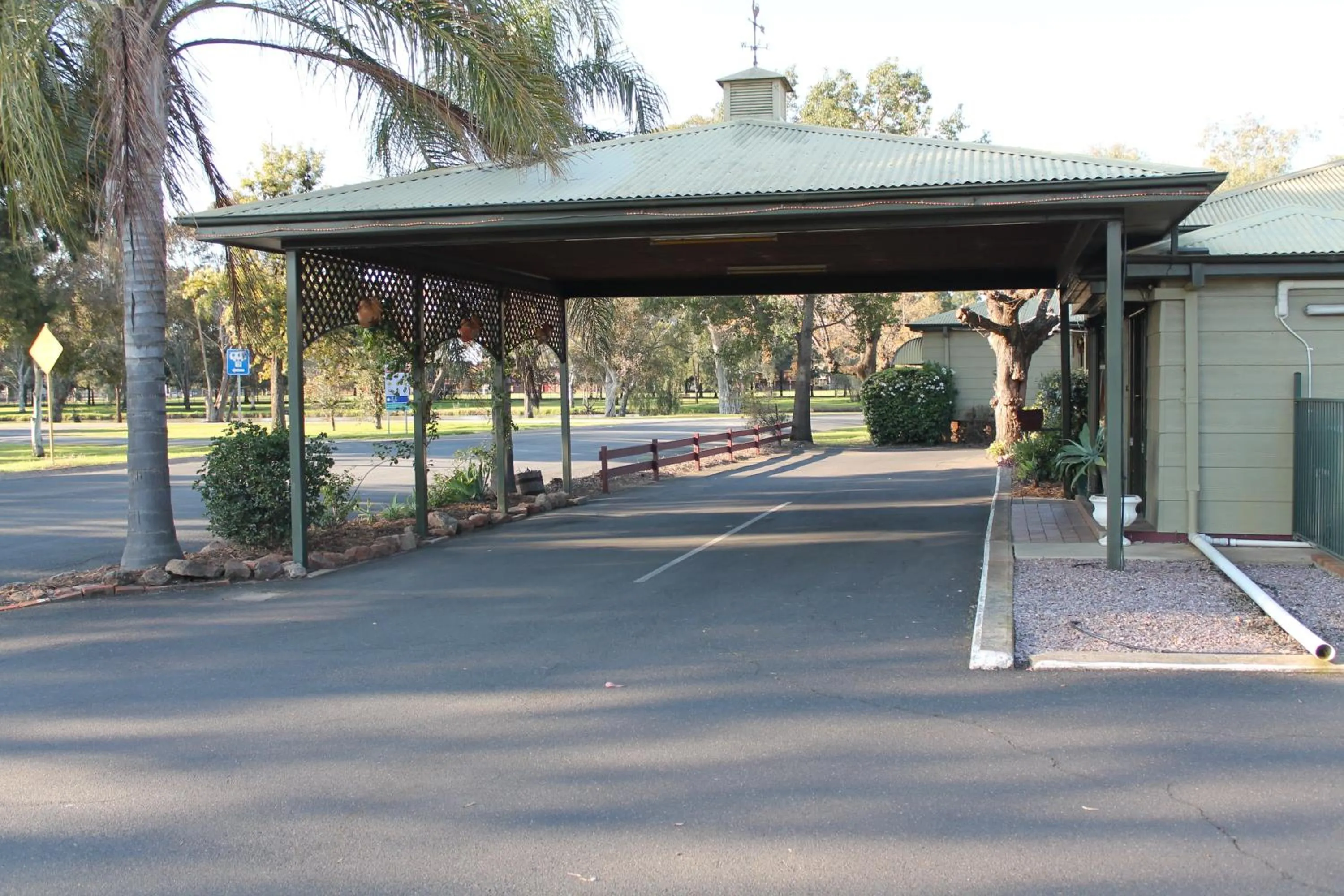 Facade/entrance in Lake Forbes Motel
