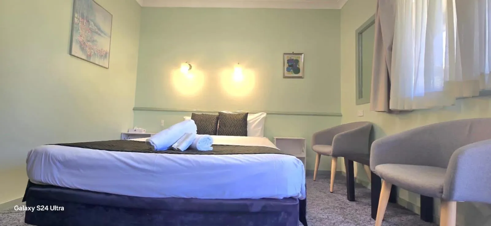 Bed in Lake Forbes Motel