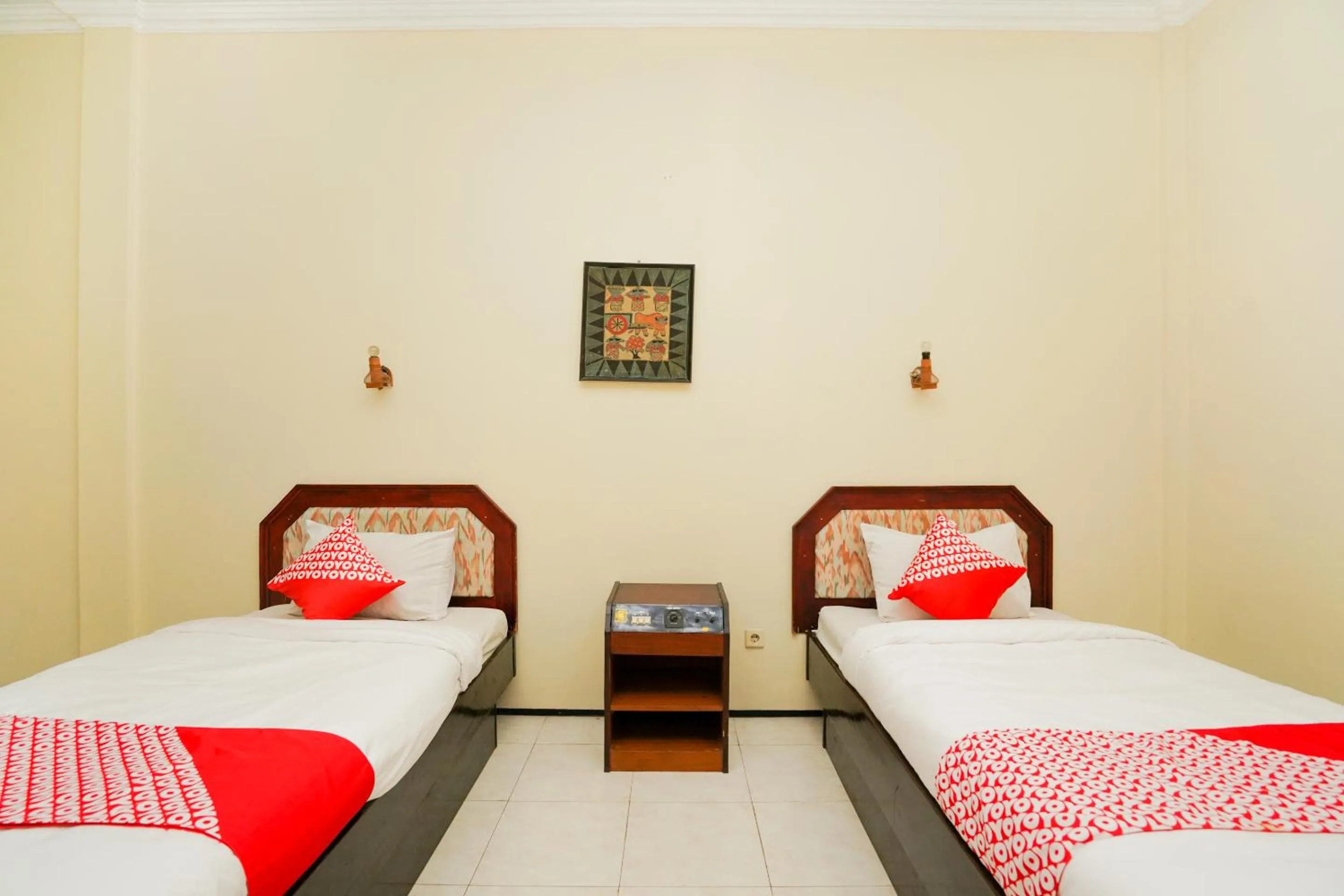 Standard Twin Room in RedDoorz at Hotel Tampiarto Probolinggo Jawa Timur