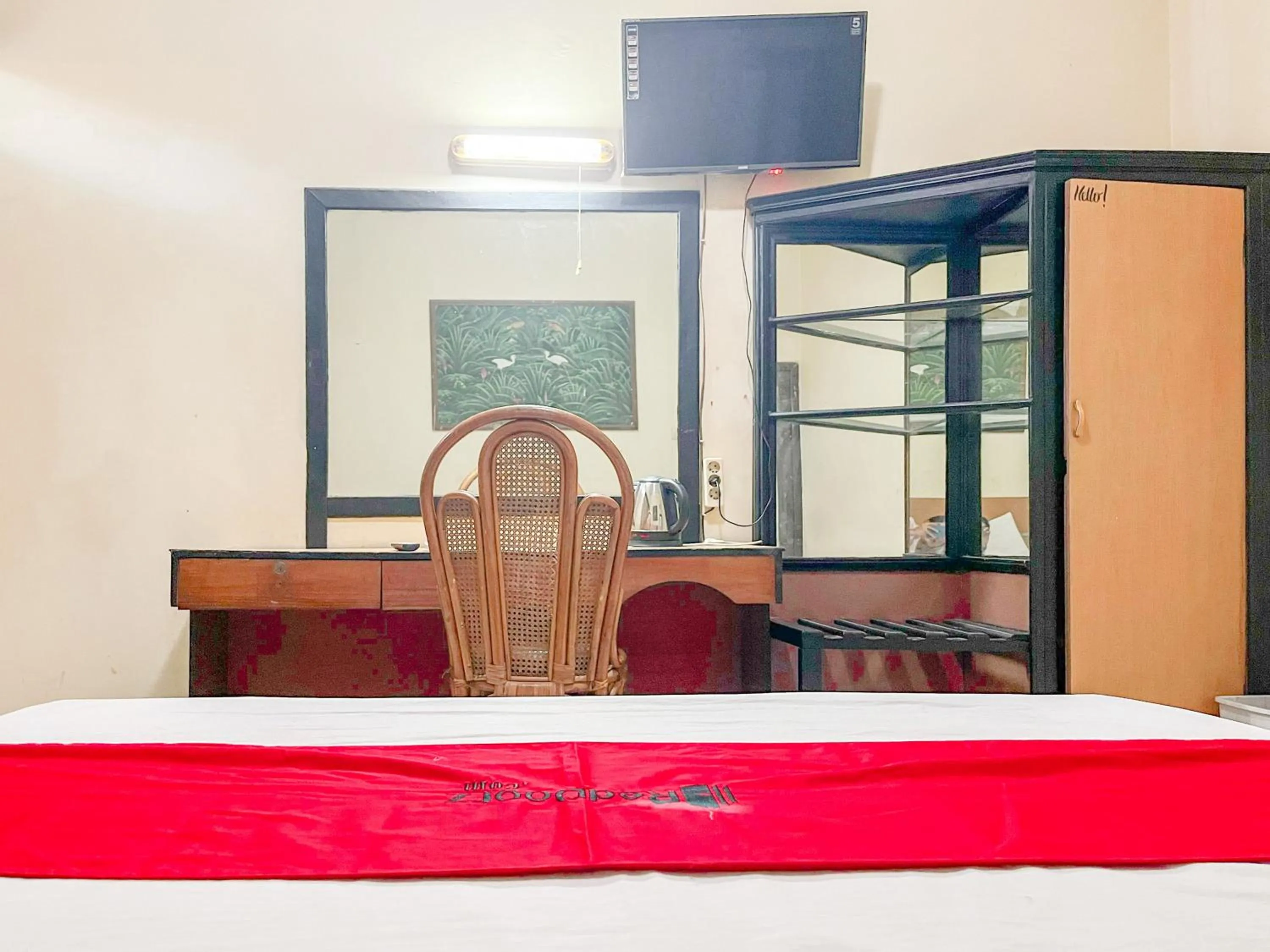 Bedroom in RedDoorz at Hotel Tampiarto Probolinggo Jawa Timur