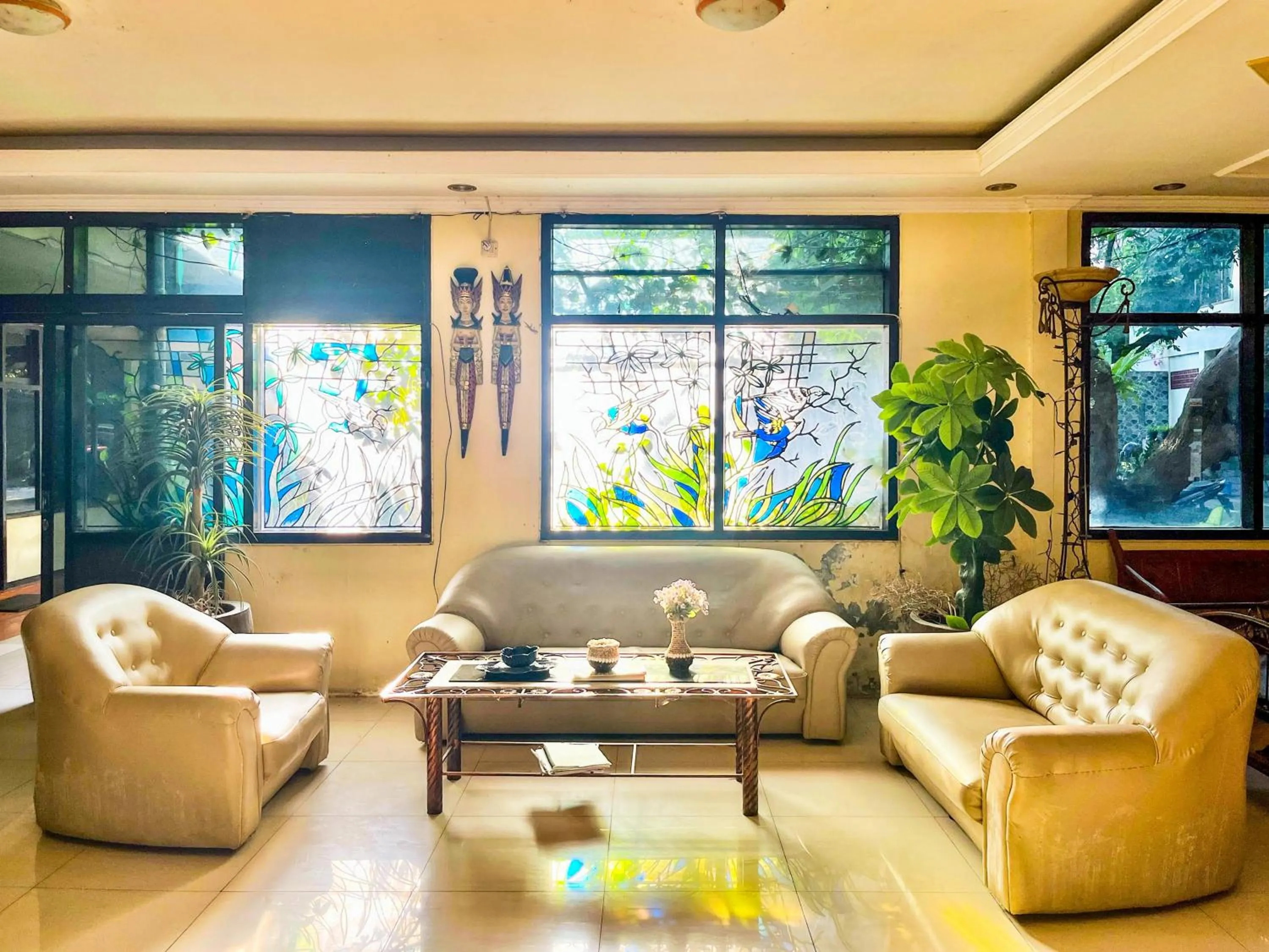 Seating area in RedDoorz at Hotel Tampiarto Probolinggo Jawa Timur