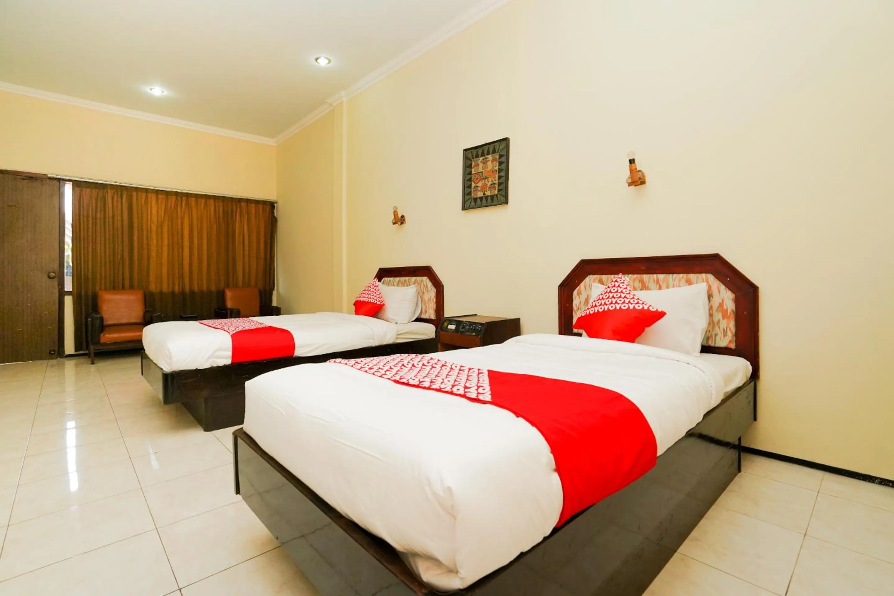Delxue Twin Room in OYO 1652 Hotel Tampiarto
