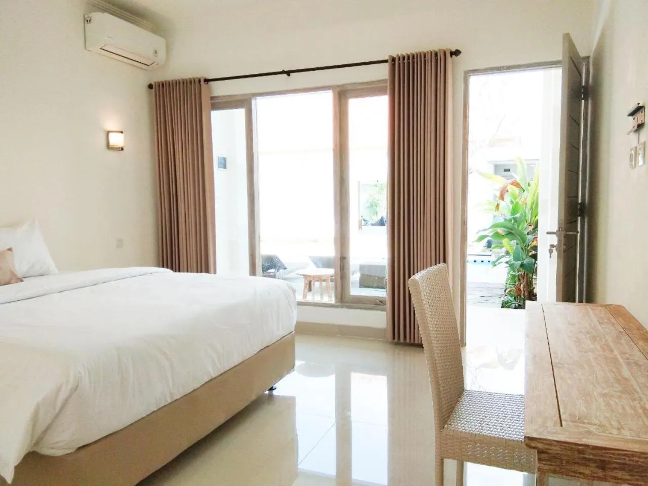 Photo of the whole room, Bed in Berawa Dini Guesthouse