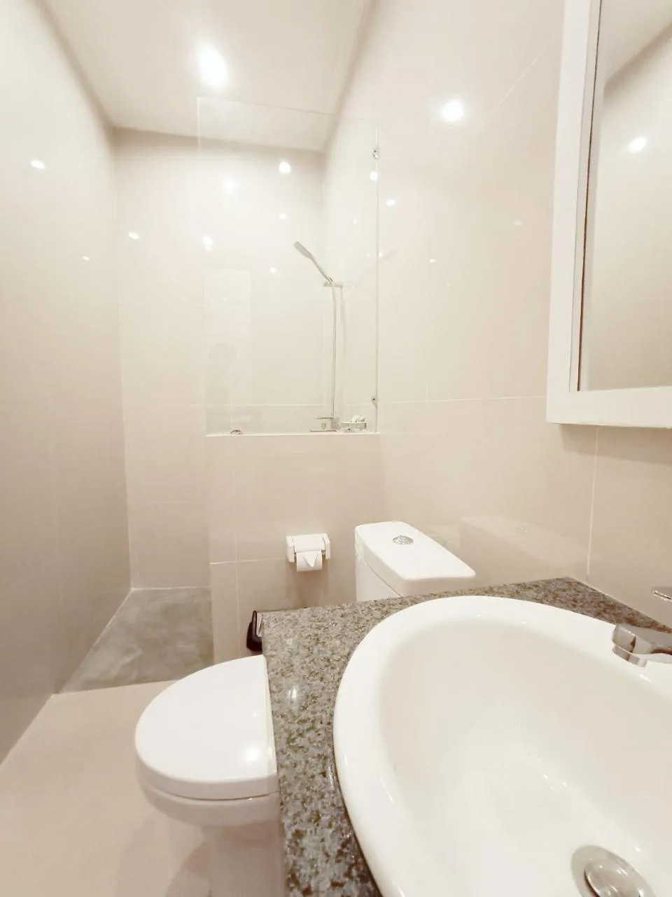 Toilet in Berawa Dini Guesthouse