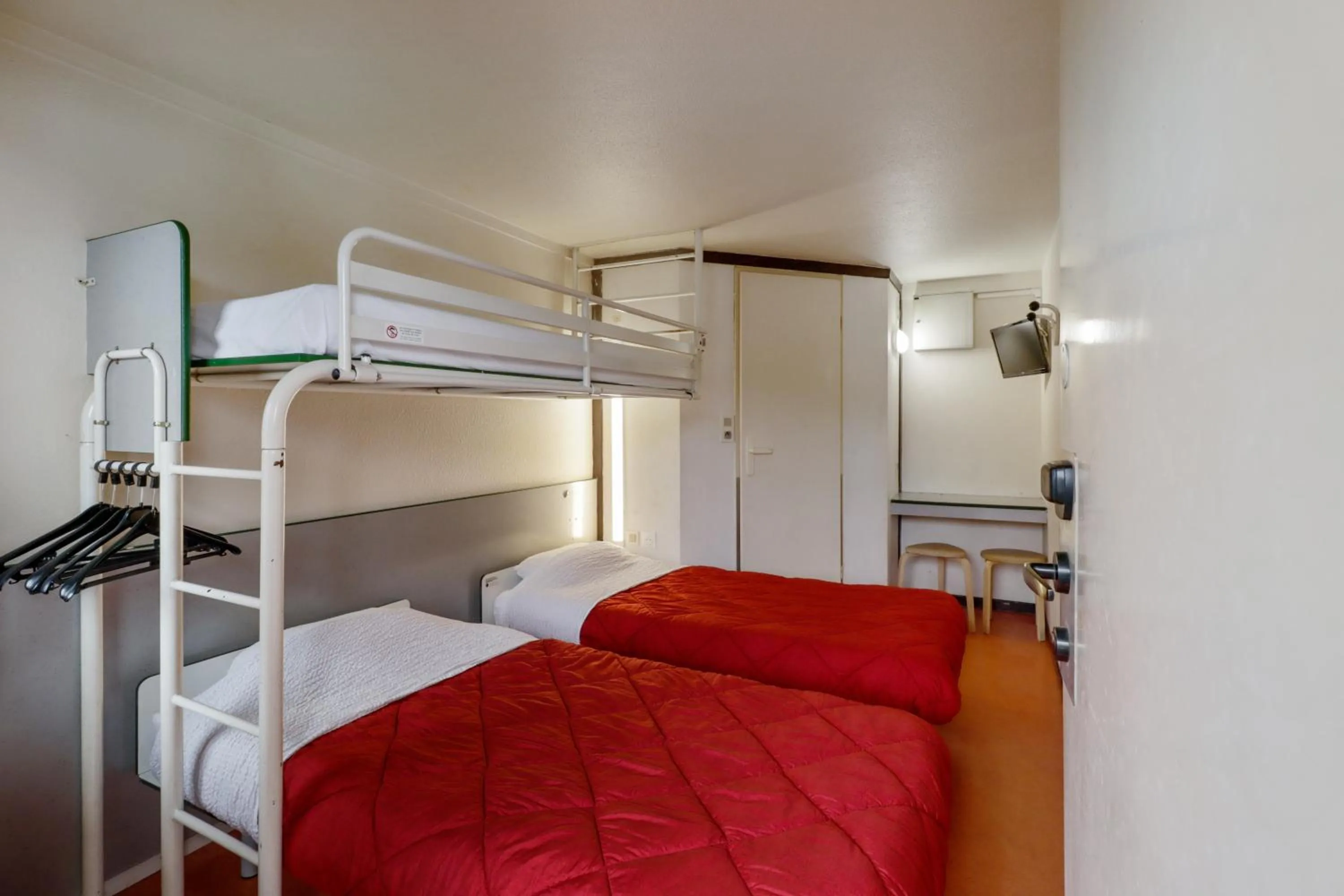 Bedroom, Bed in Première Classe Lille Sud Henin Beaumont