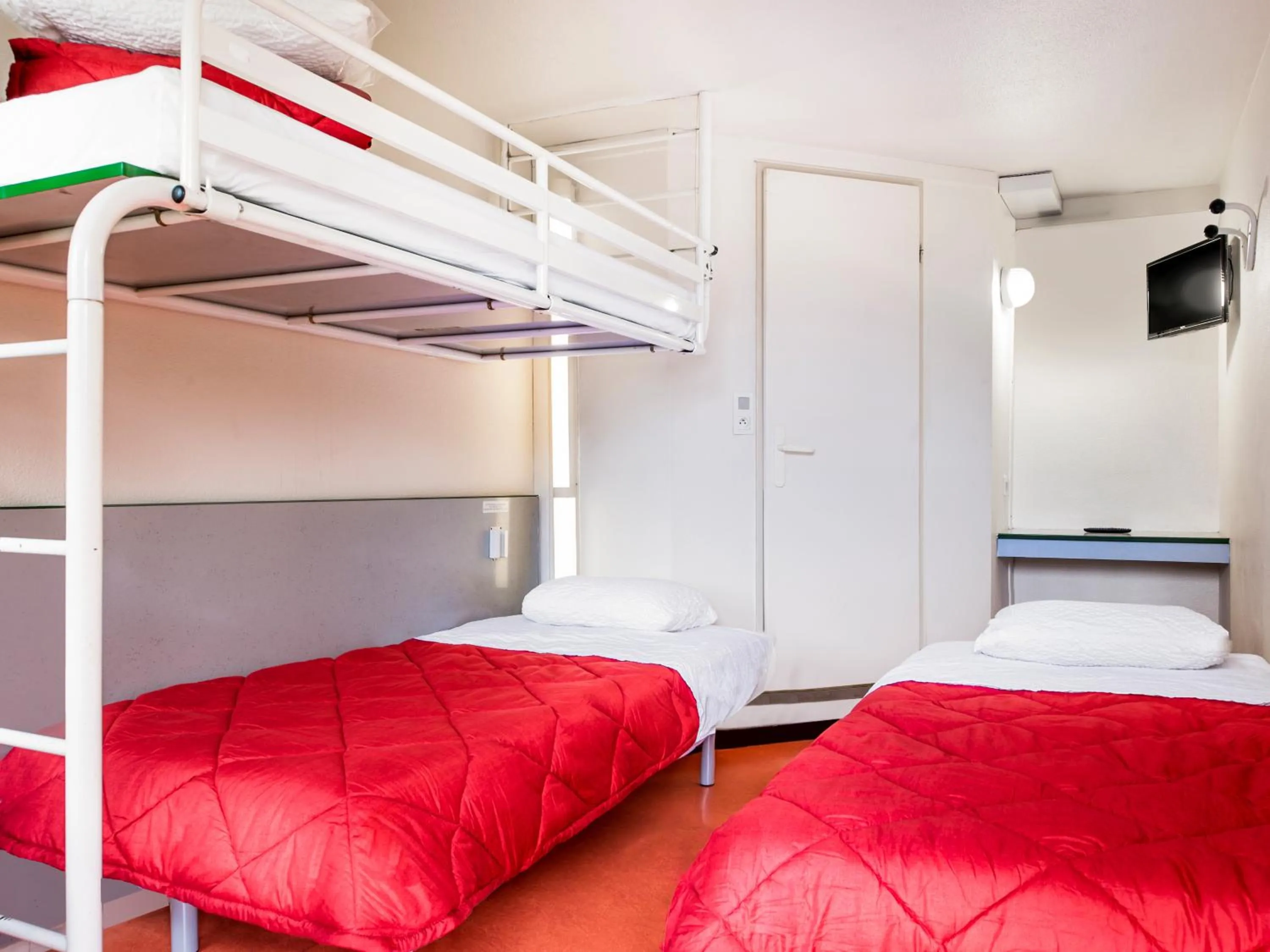 Bedroom, Bed in Première Classe Lille Sud Henin Beaumont