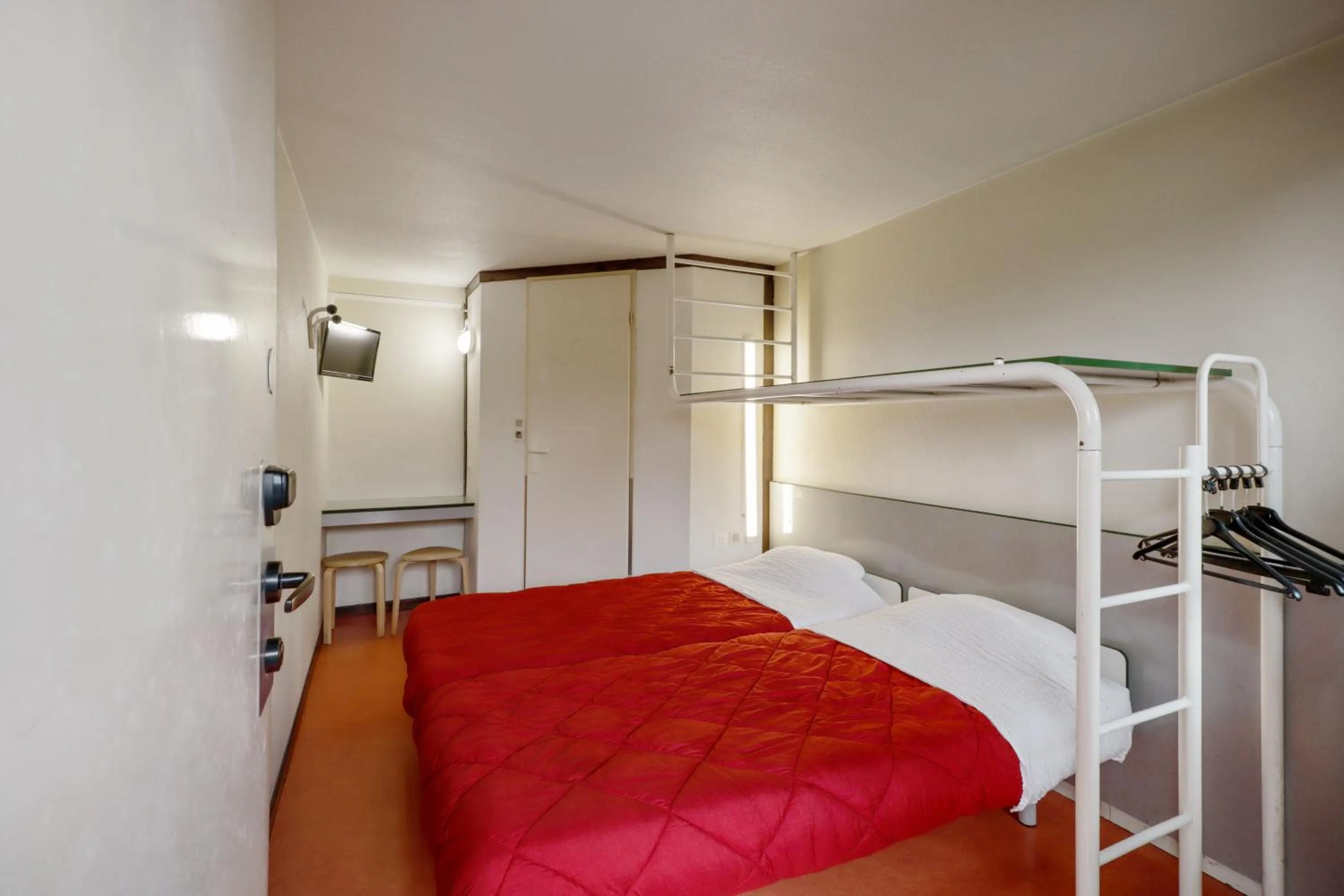 Bedroom, Bed in Première Classe Lille Sud Henin Beaumont