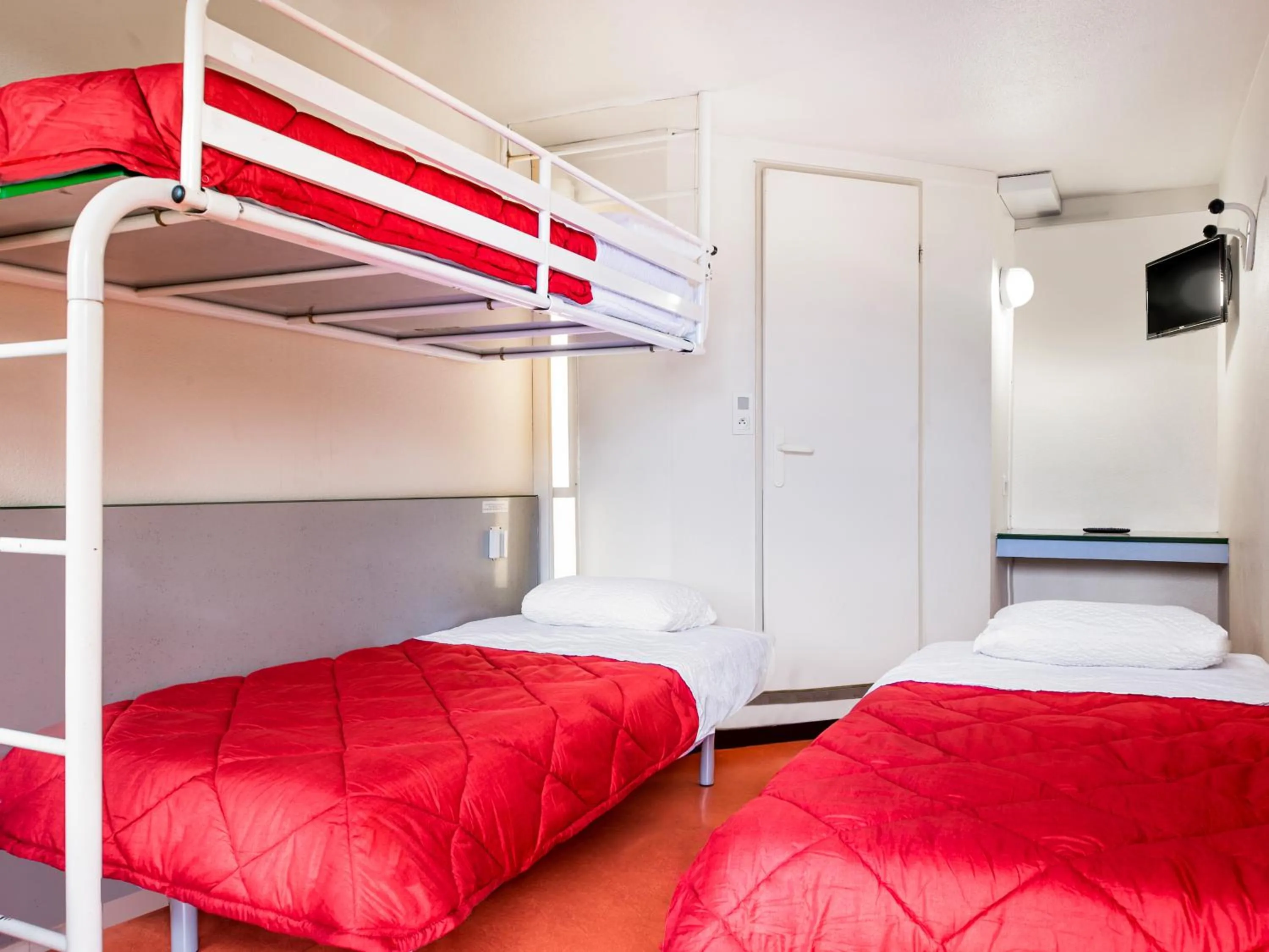 Bedroom, Bed in Première Classe Lille Sud Henin Beaumont