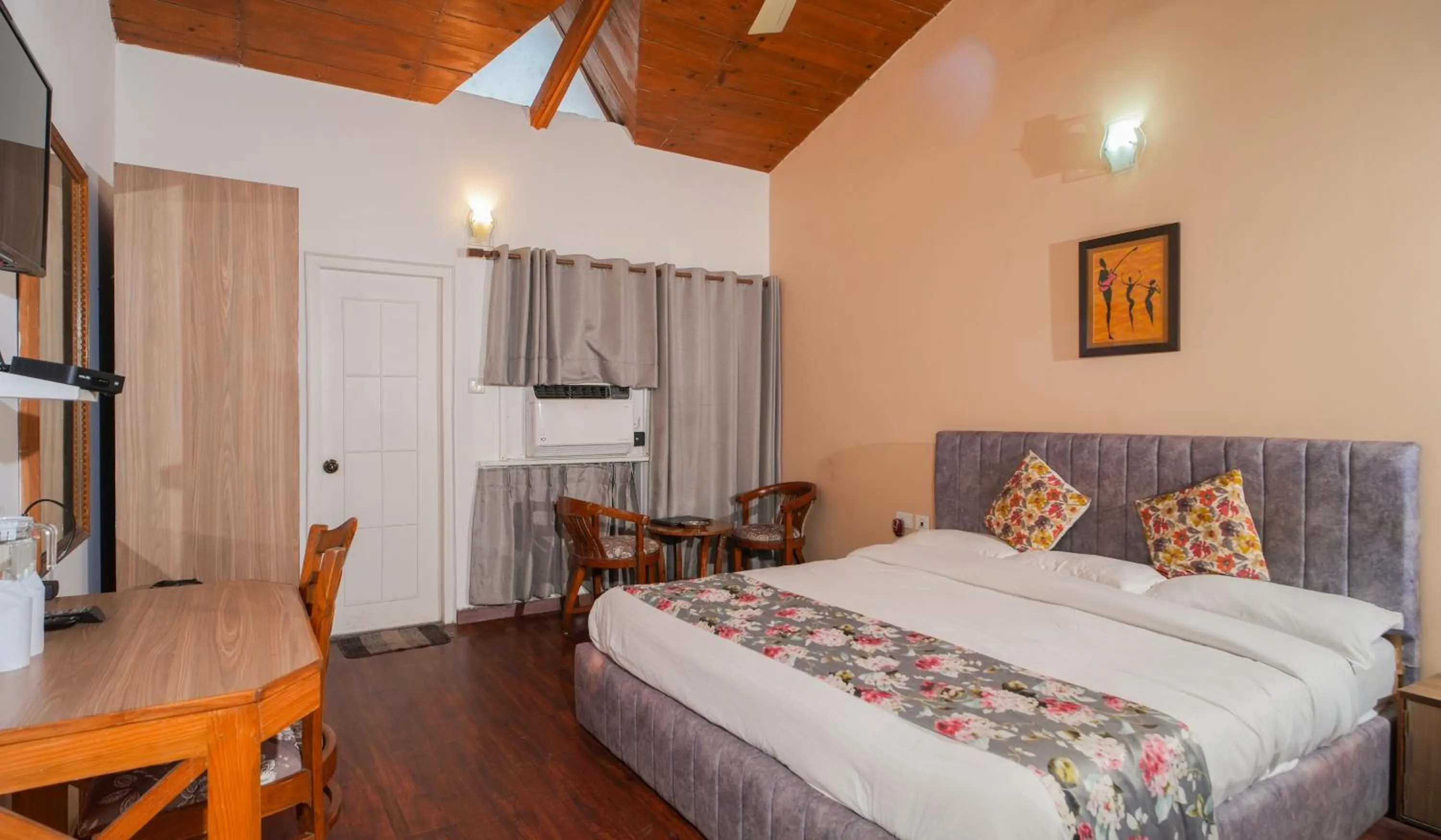 TV and multimedia, Bed in Neelesh Inn- A Luxury Lake View Hotel- 20 kms from Nainital