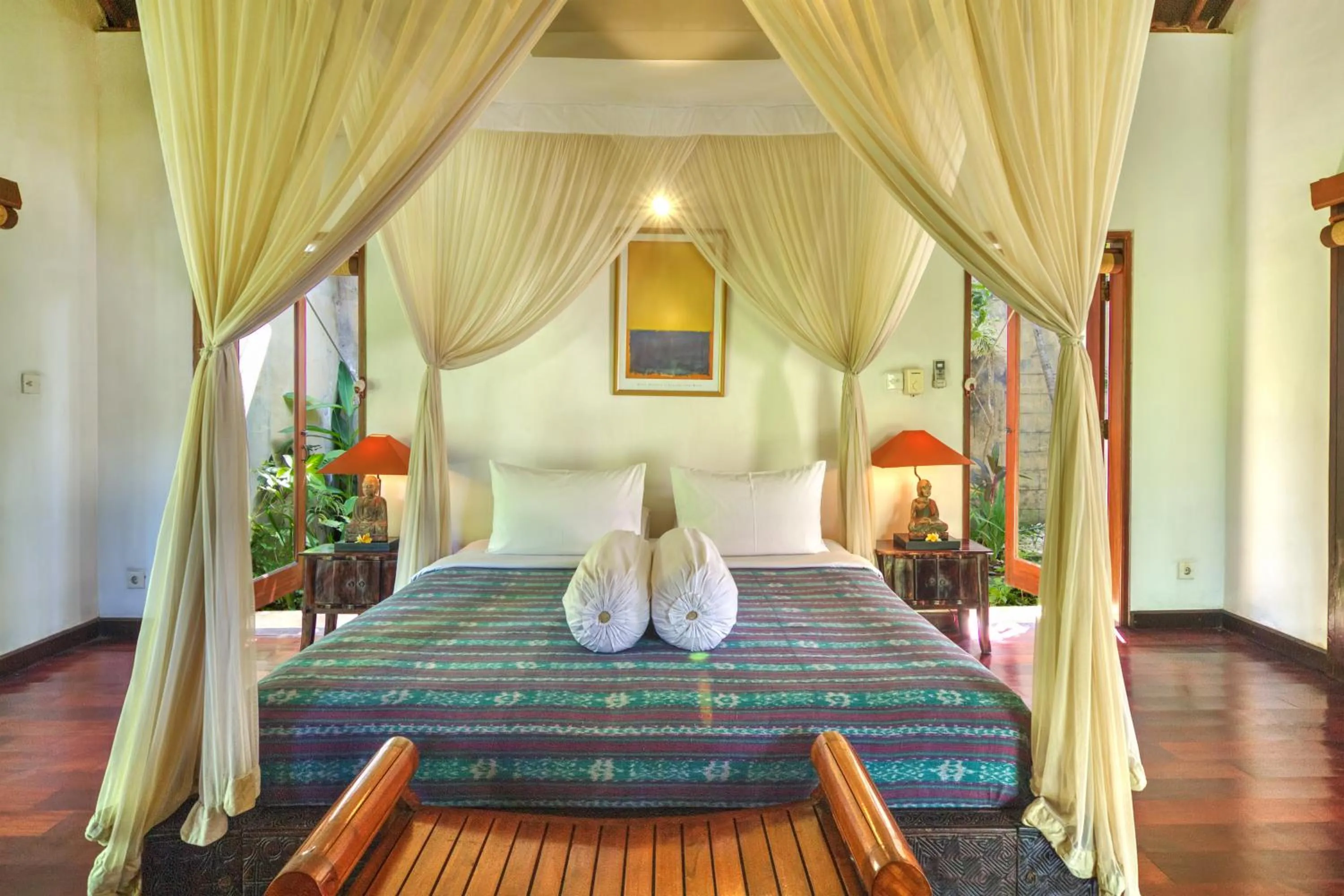 Bedroom, Bed in Villa Plawa Asri