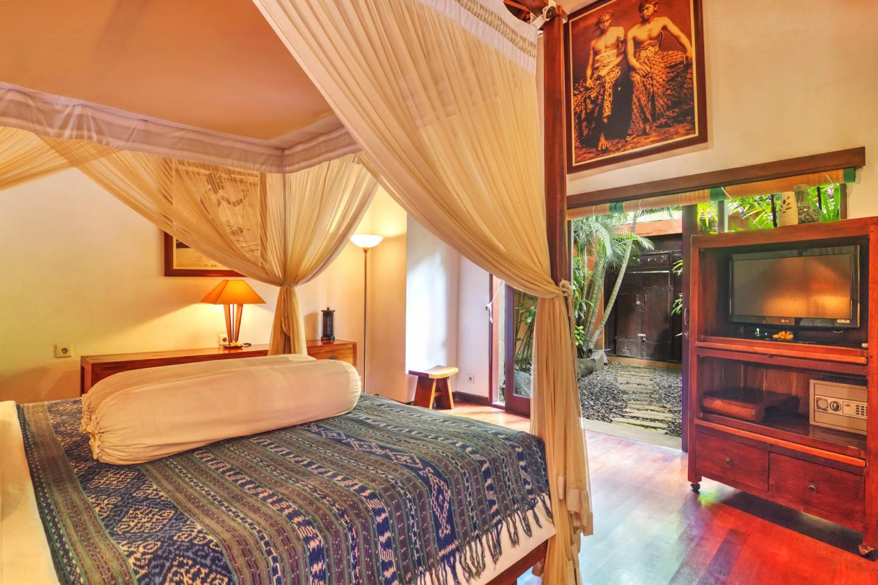 Bedroom, Bed in Villa Plawa Asri