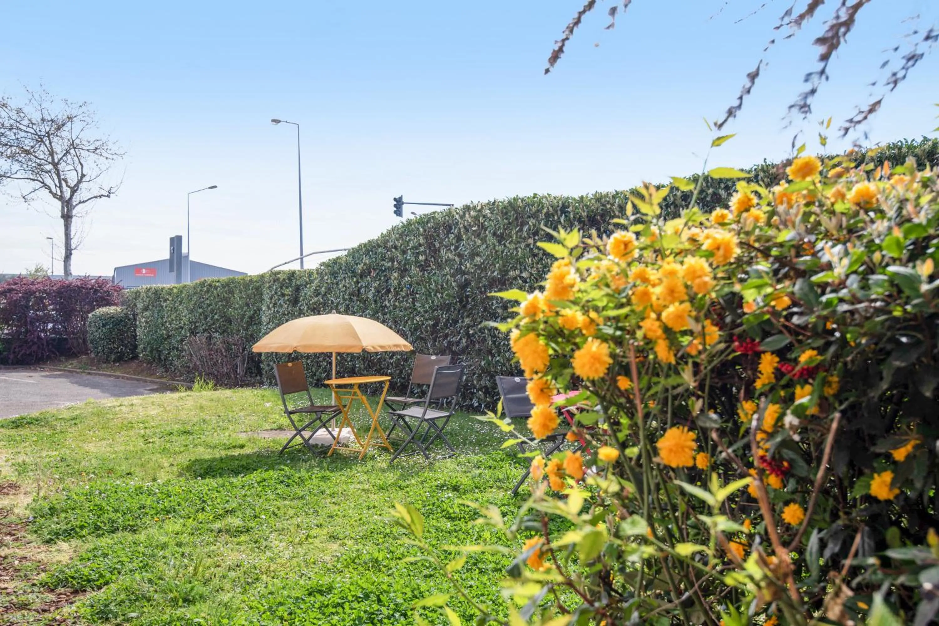 Patio in Premiere Classe Lyon Est - Bron Eurexpo