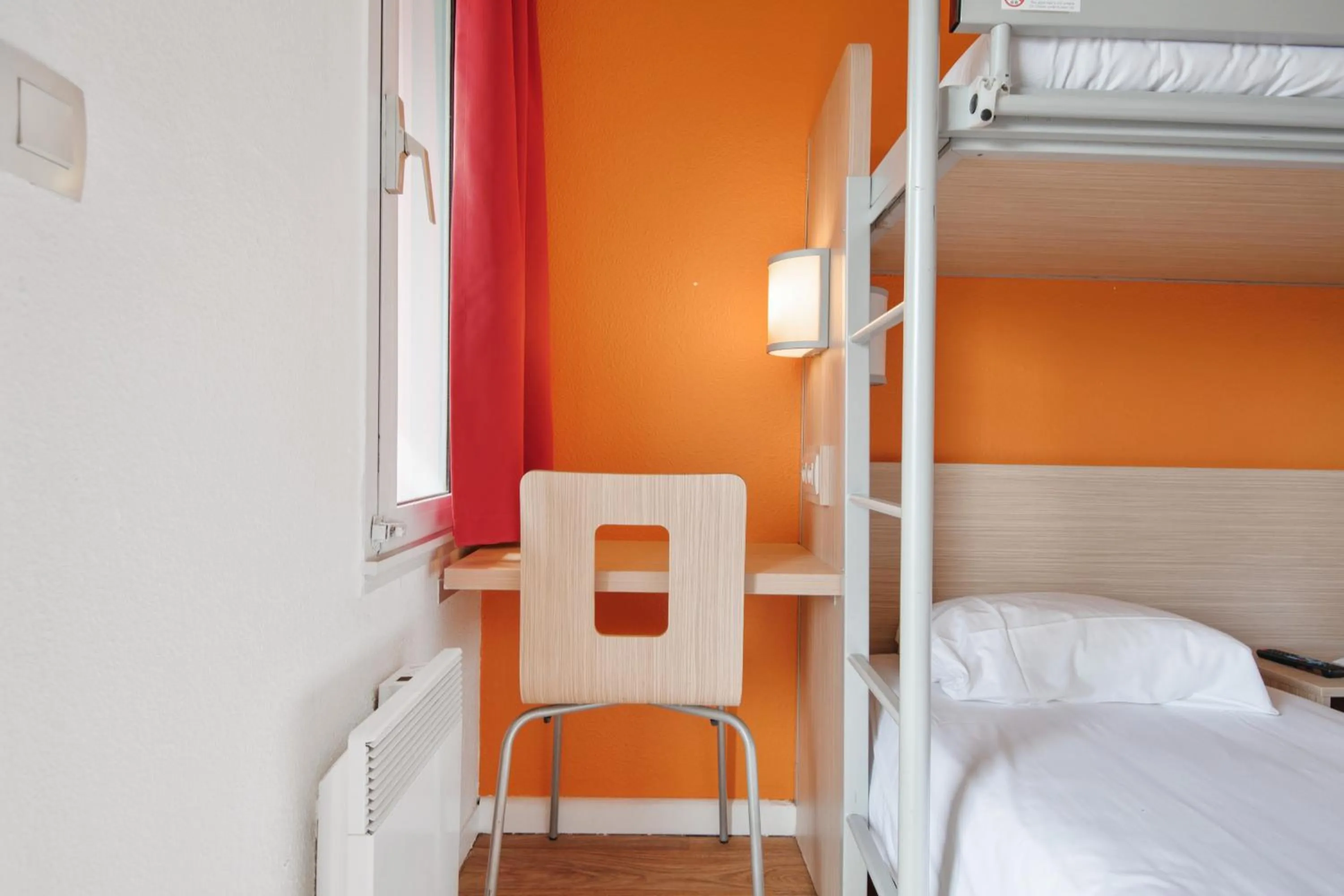 Seating area, Bed in Premiere Classe Lyon Est - Bron Eurexpo