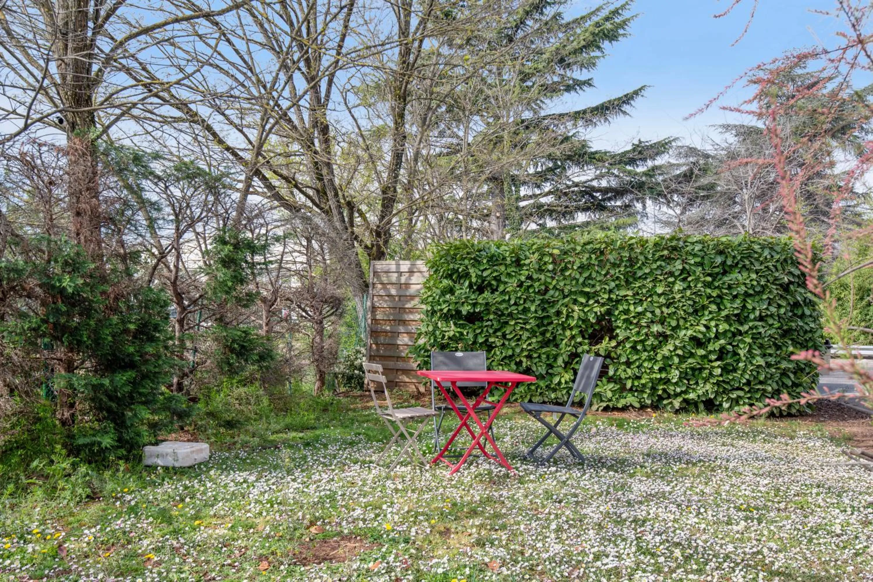 Patio in Premiere Classe Lyon Est - Bron Eurexpo