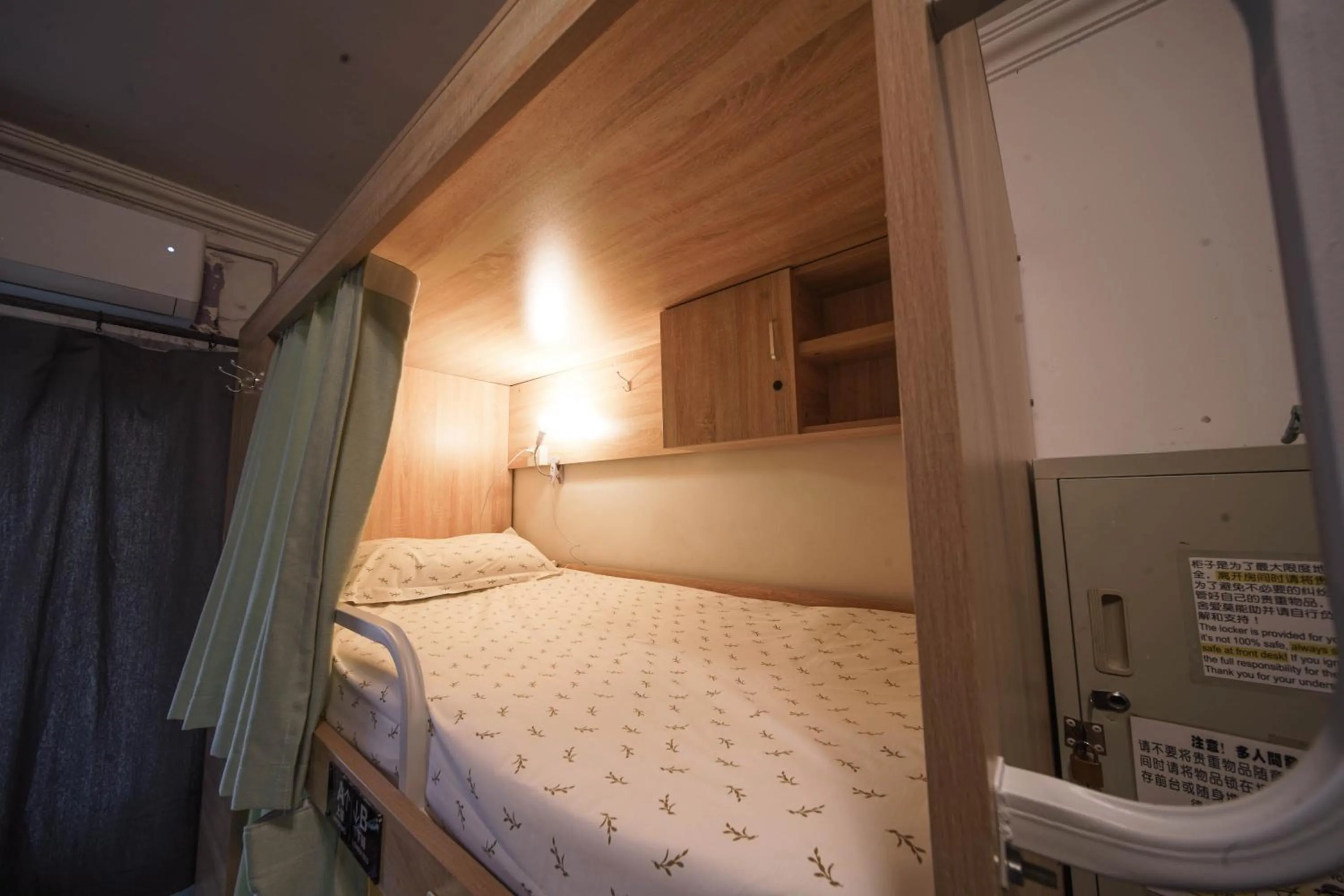 bunk bed, Bed in Chengdu Mix Hostel