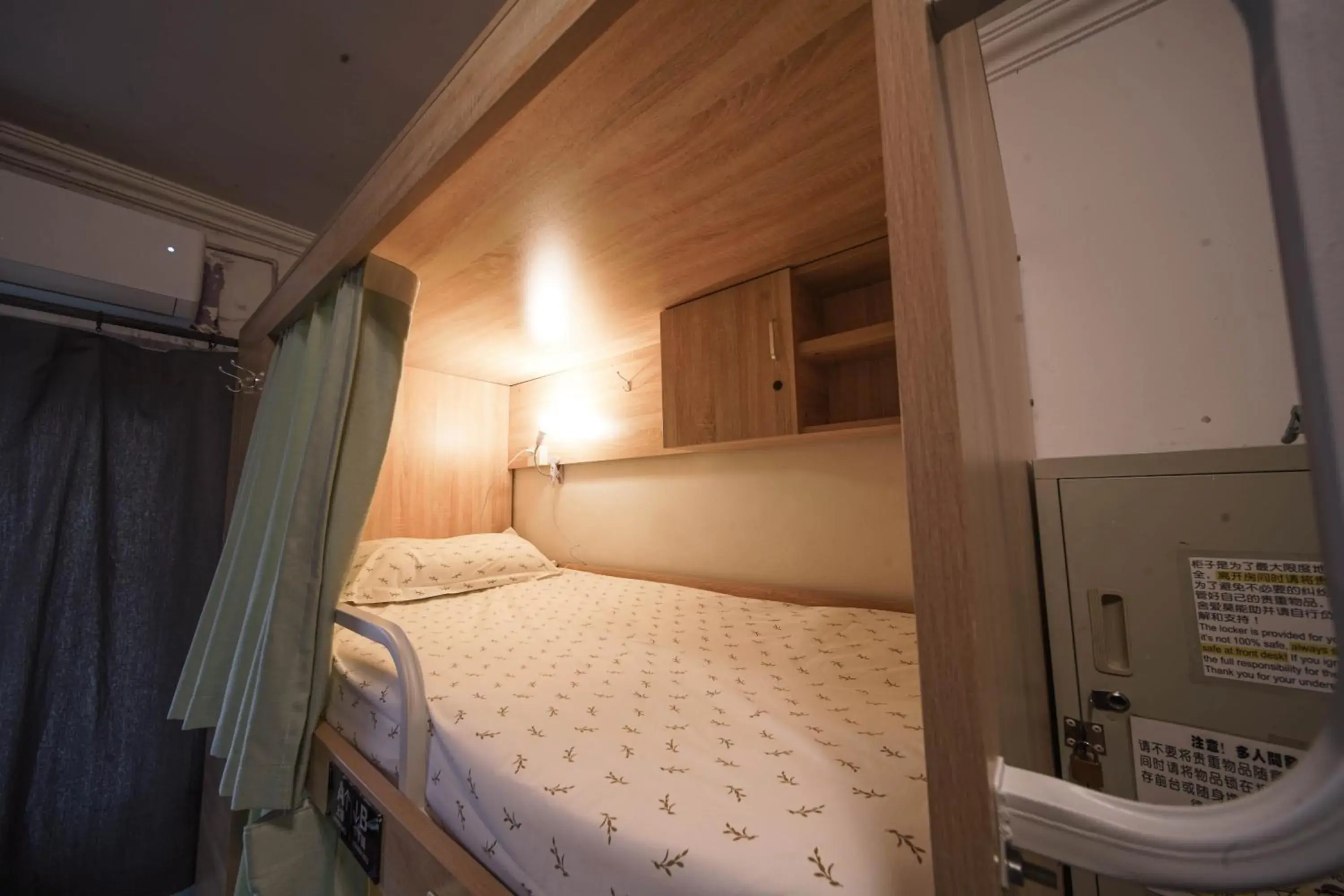 Bed in Male Dormitory Room in POSHPACKER - Chengdu Mix Hostel - Cicada Zen Yard Bed in Male Dormitory Room in POSHPACKER - Chengdu Mix Hostel - Cicada Zen Yard