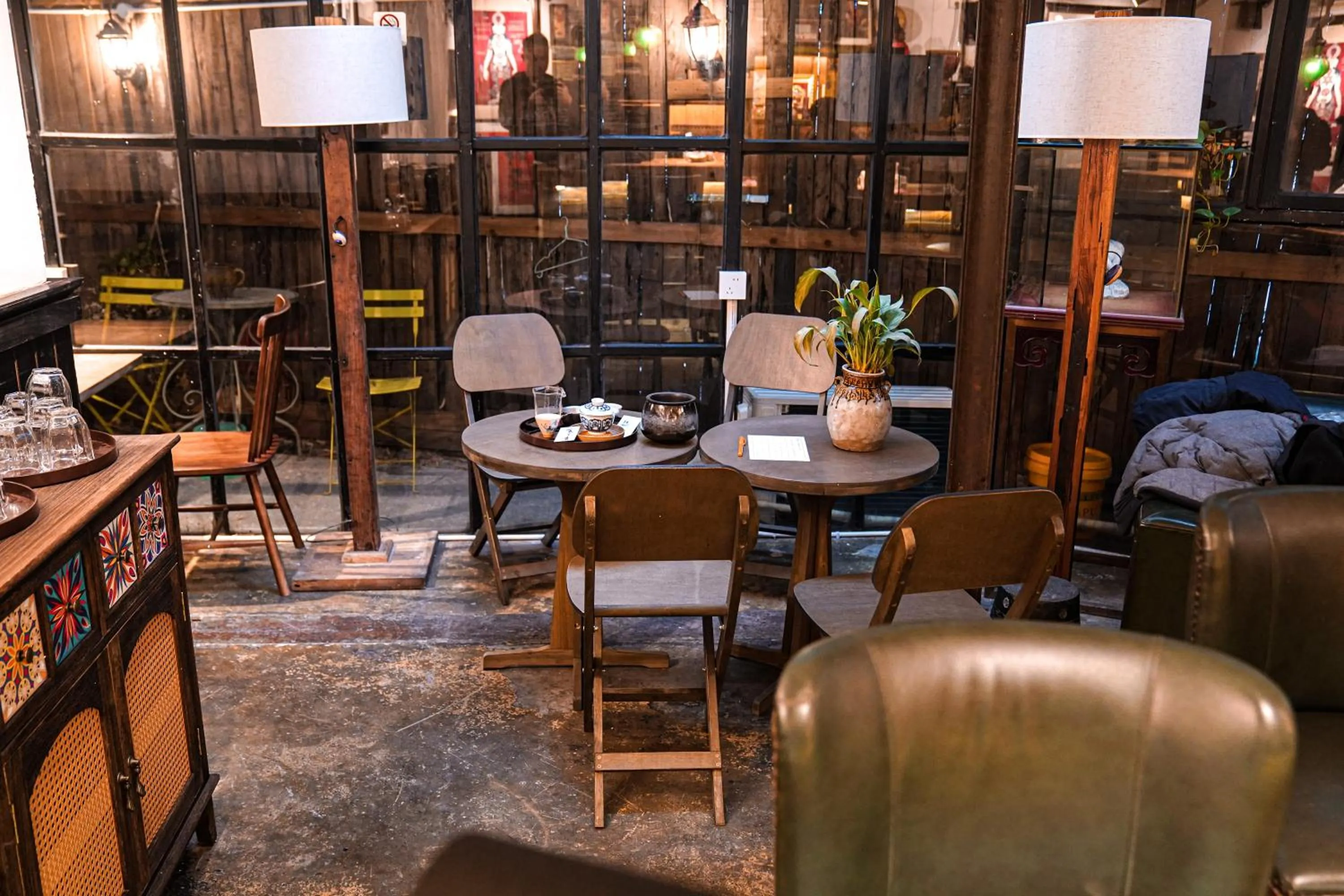 Restaurant/places to eat in POSHPACKER - Chengdu Mix Hostel - Cicada Zen Yard