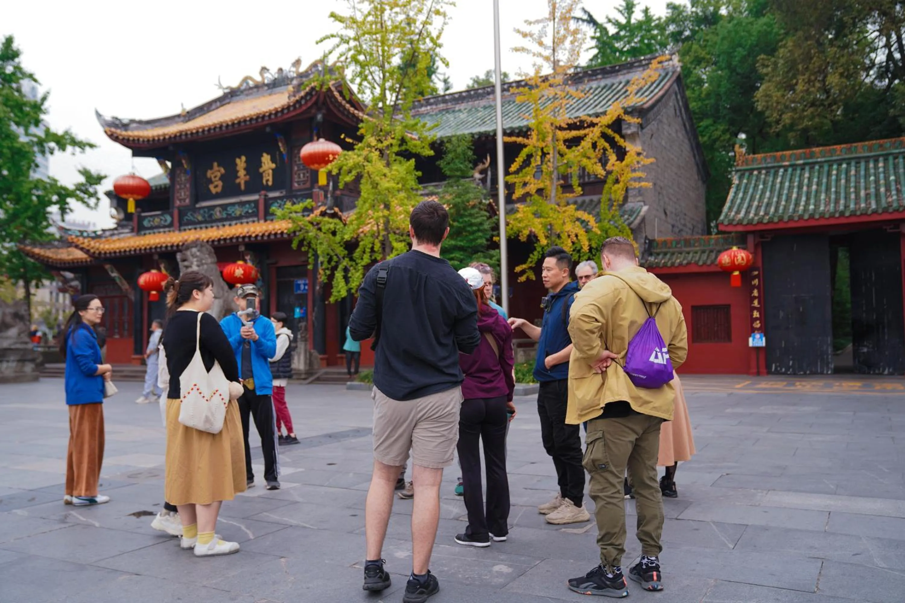 Hiking in Chengdu Mix Hostel