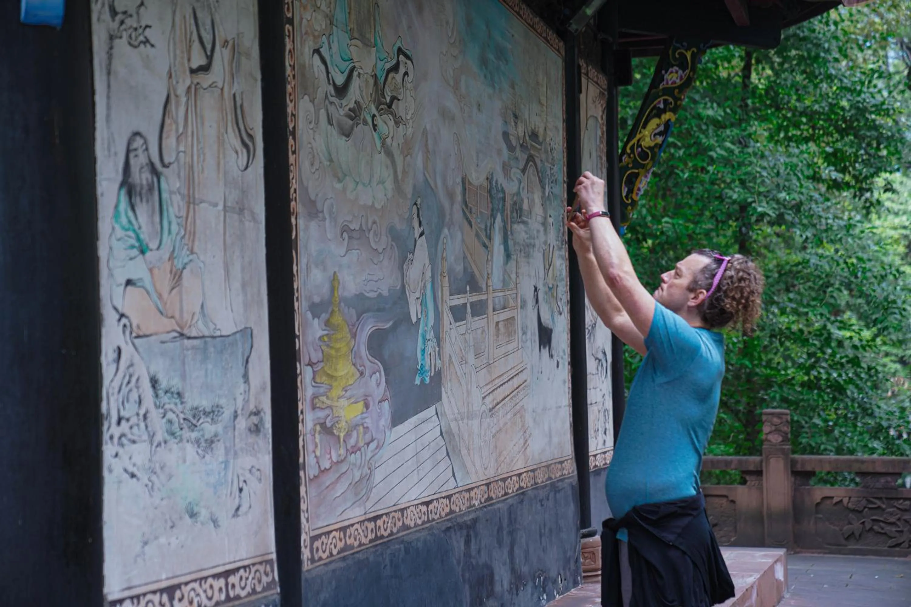 Hiking in Chengdu Mix Hostel