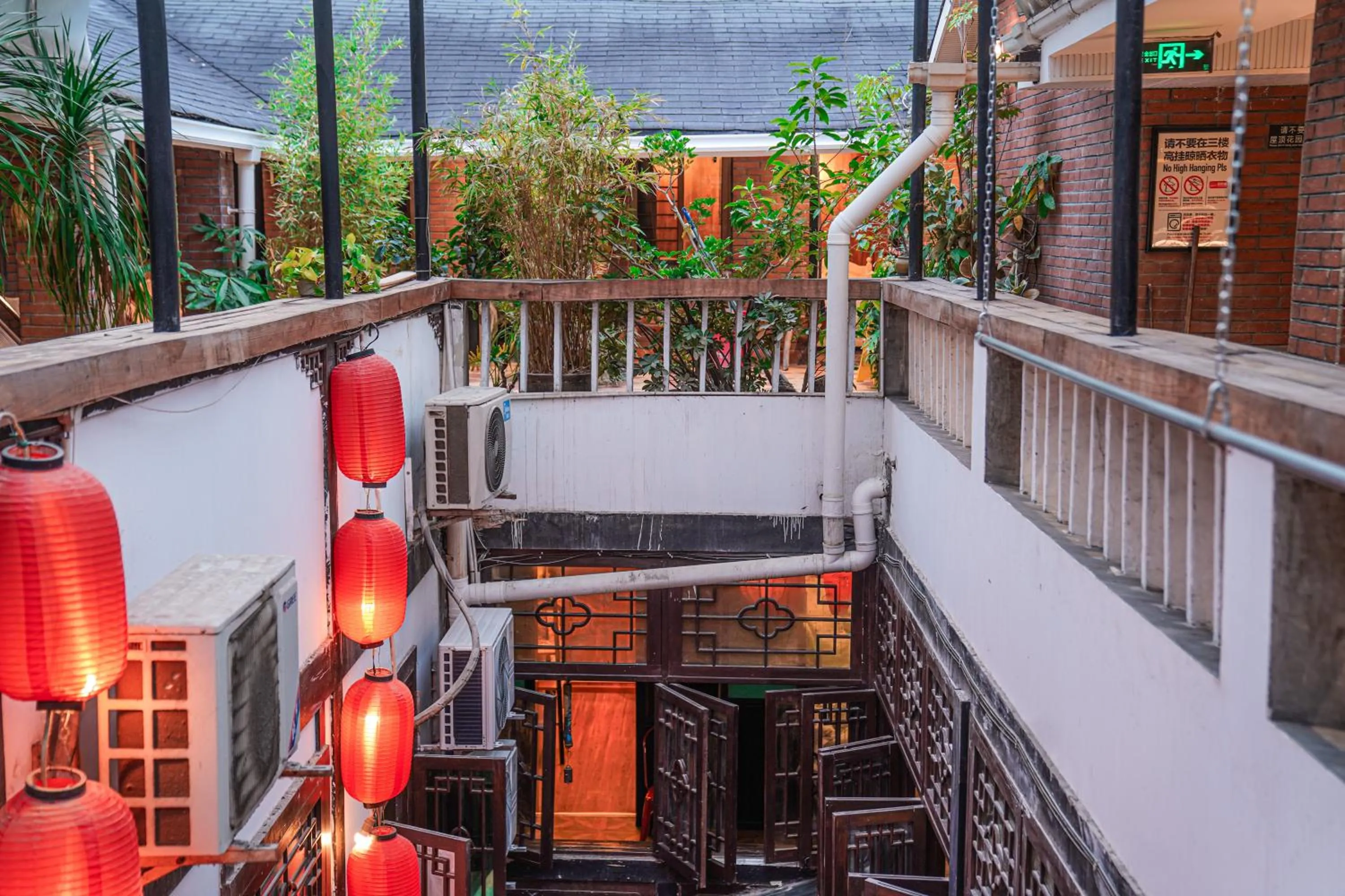 Property building in POSHPACKER - Chengdu Mix Hostel - Cicada Zen Yard