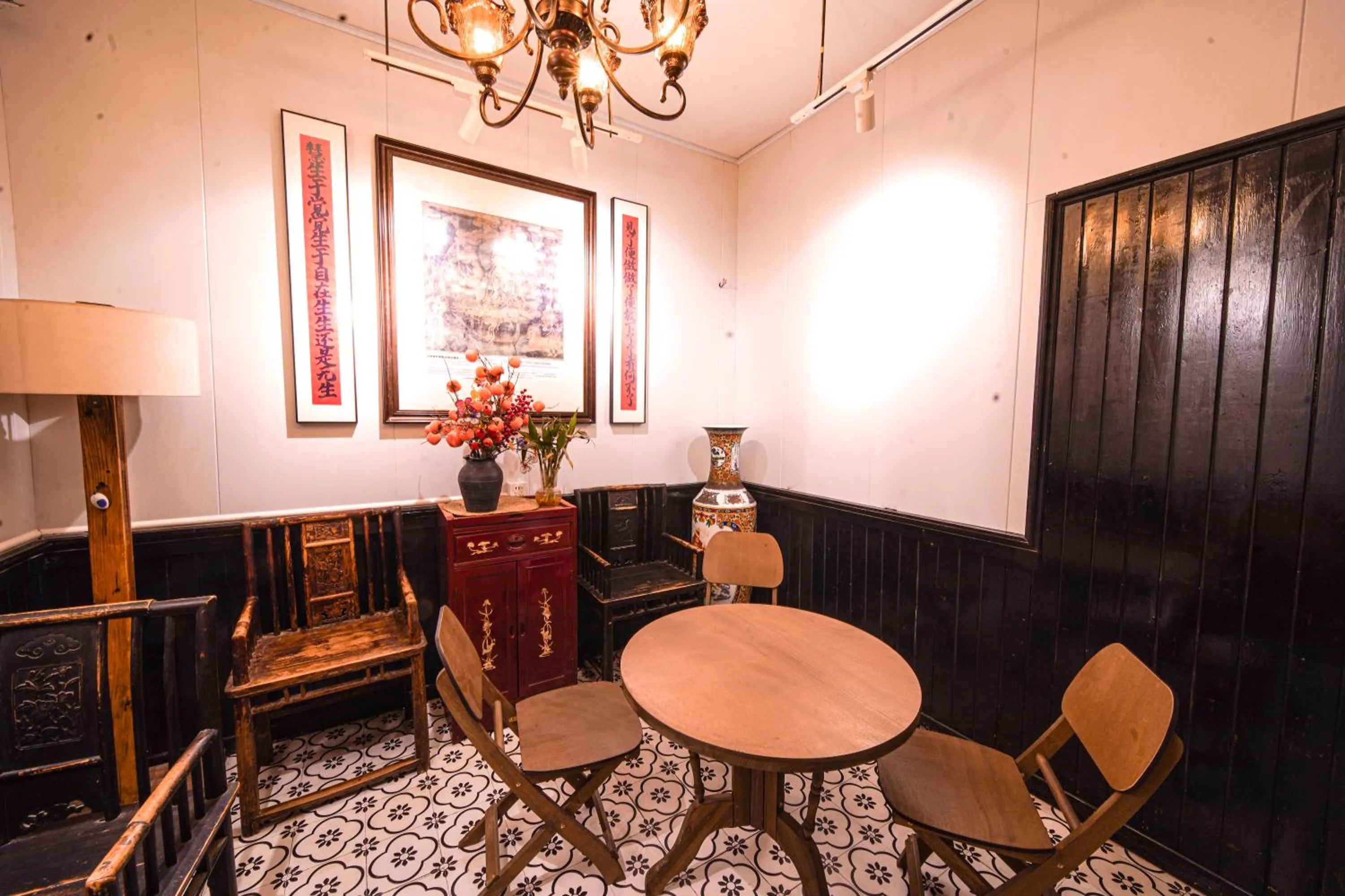 Seating area in POSHPACKER - Chengdu Mix Hostel - Cicada Zen Yard