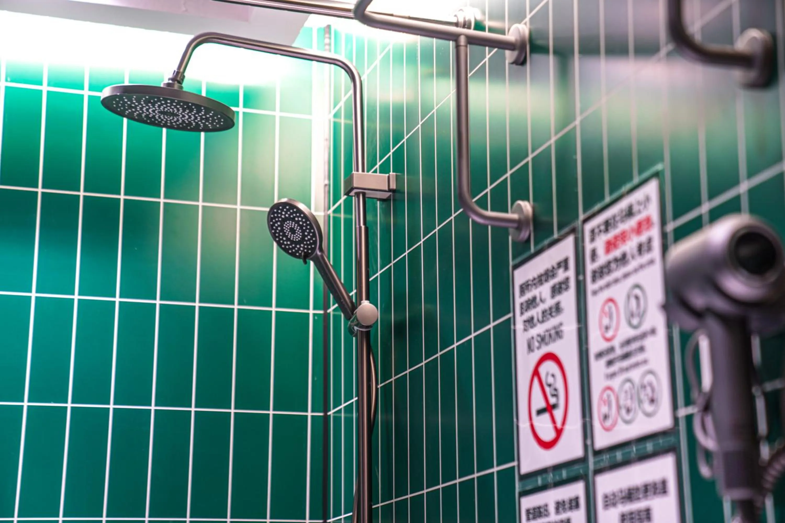 Shower in POSHPACKER - Chengdu Mix Hostel - Cicada Zen Yard