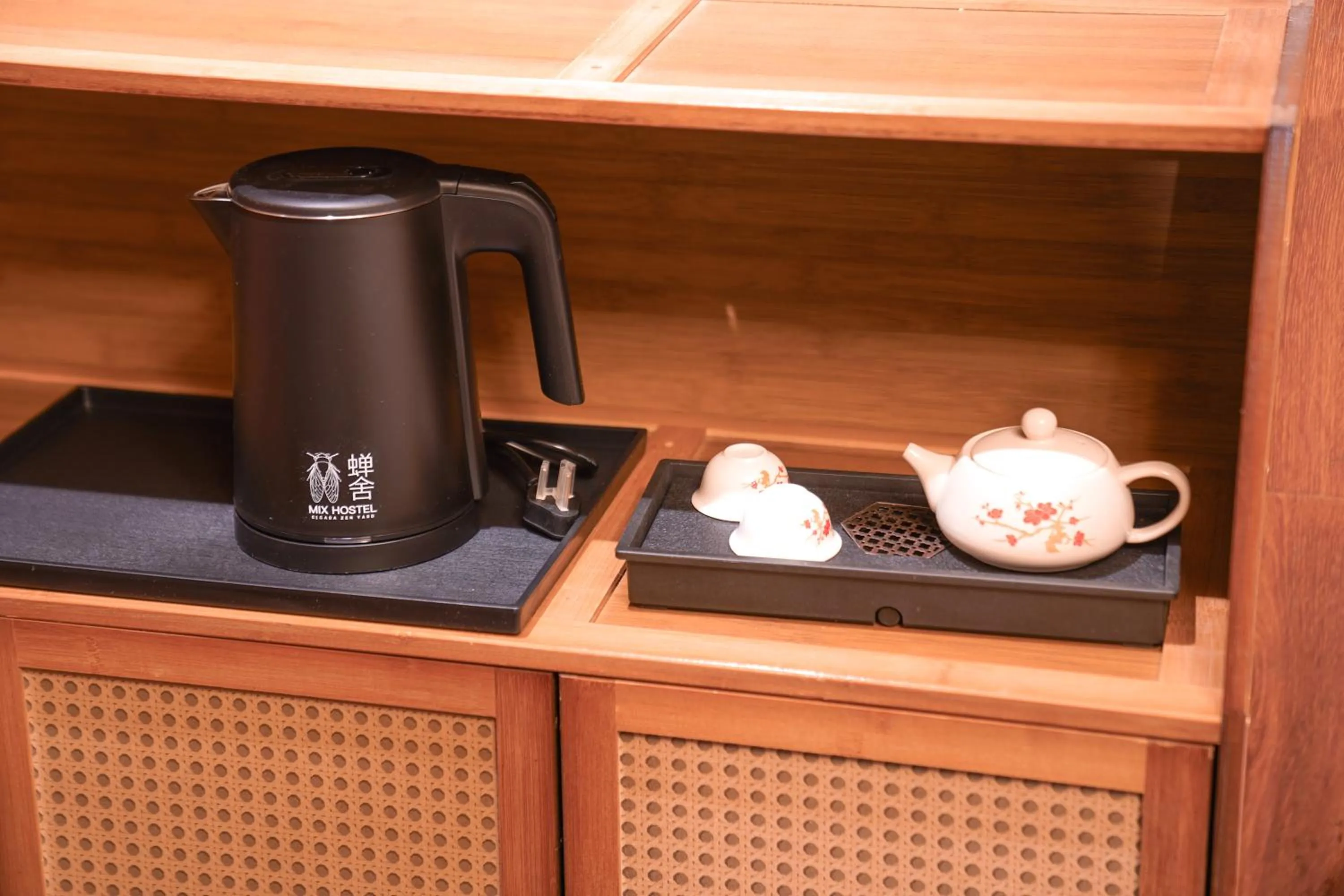 Coffee/tea facilities in POSHPACKER - Chengdu Mix Hostel - Cicada Zen Yard