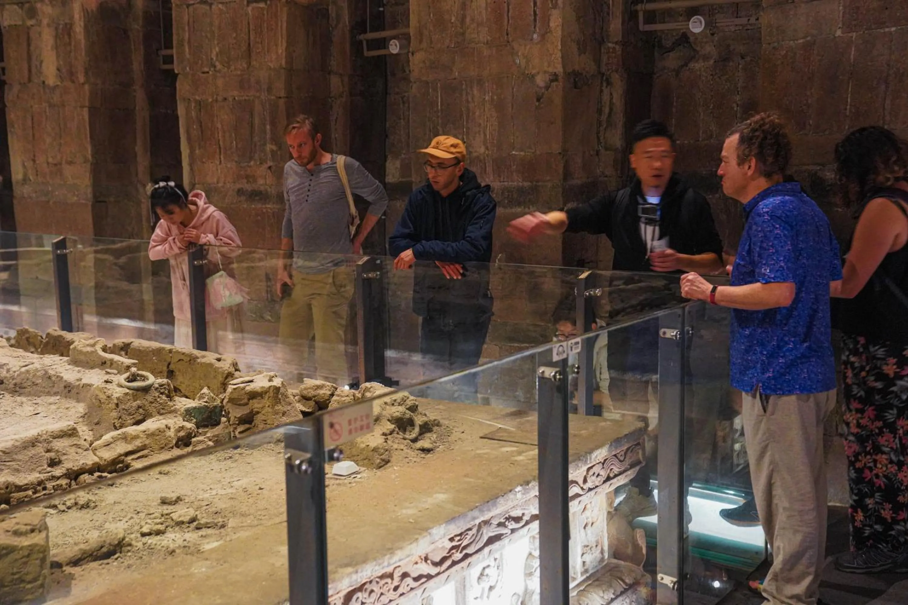 Hiking in Chengdu Mix Hostel