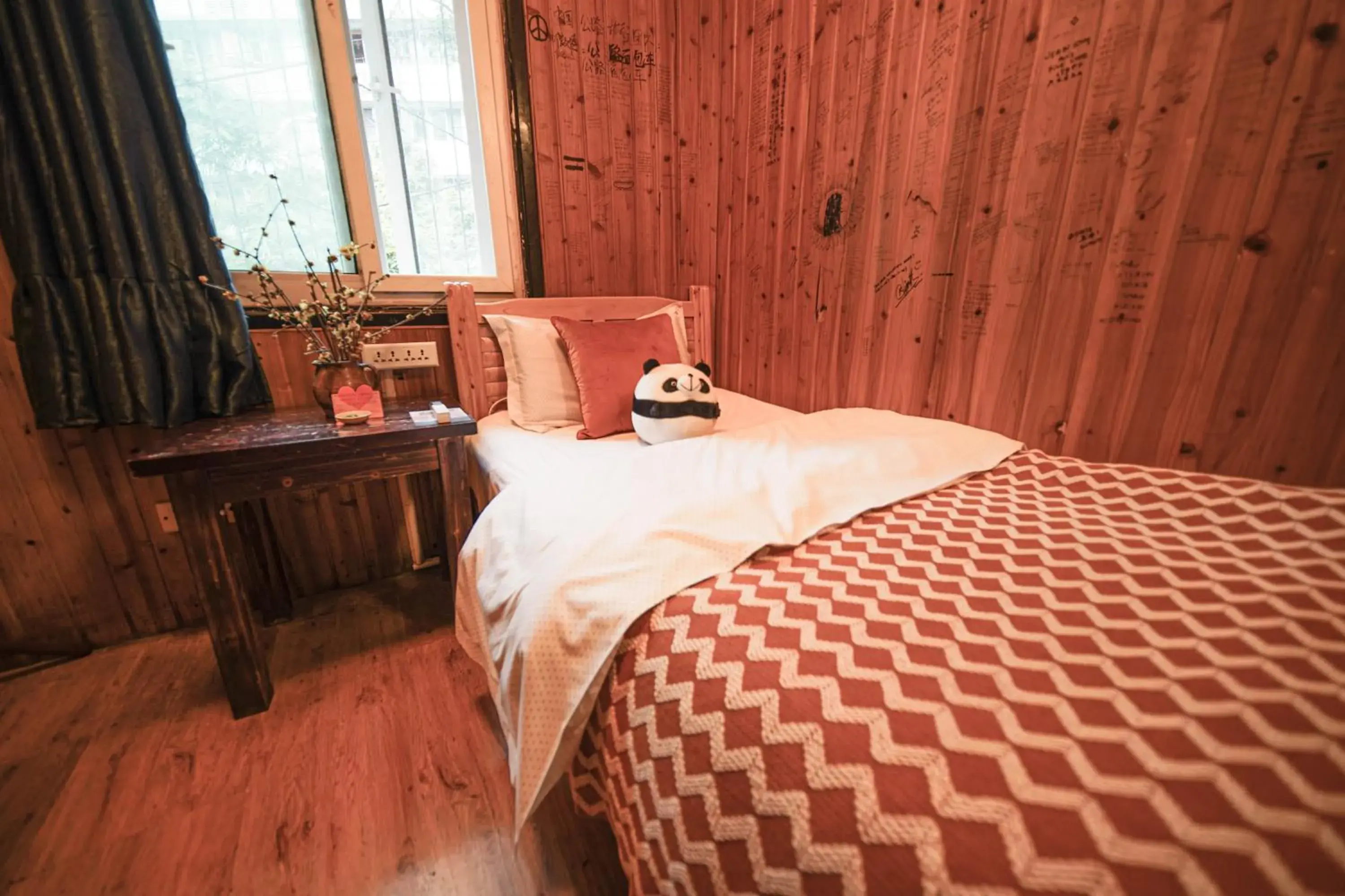 Basic Single Room with Shared Bathroom in POSHPACKER - Chengdu Mix Hostel - Cicada Zen Yard Basic Single Room with Shared Bathroom in POSHPACKER - Chengdu Mix Hostel - Cicada Zen Yard