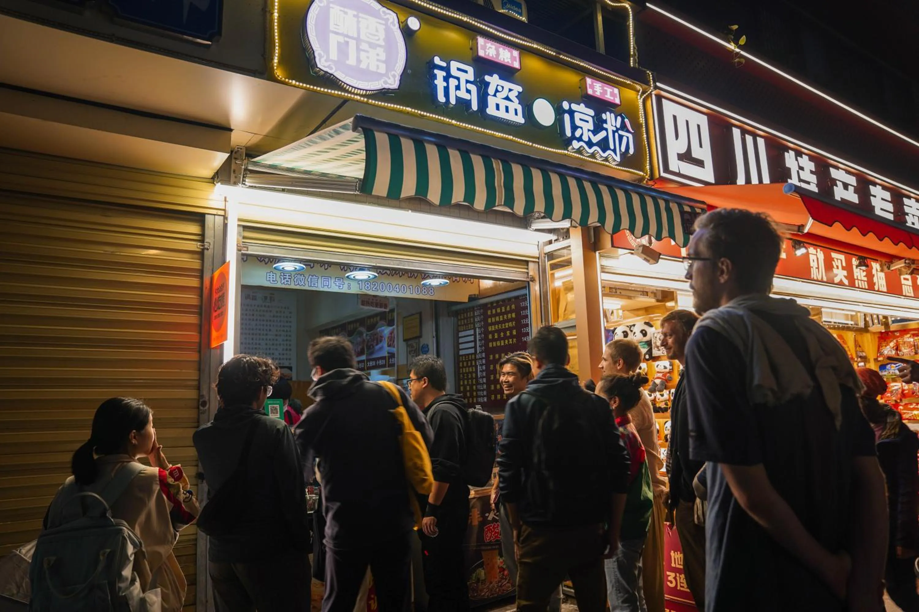 Hiking in Chengdu Mix Hostel