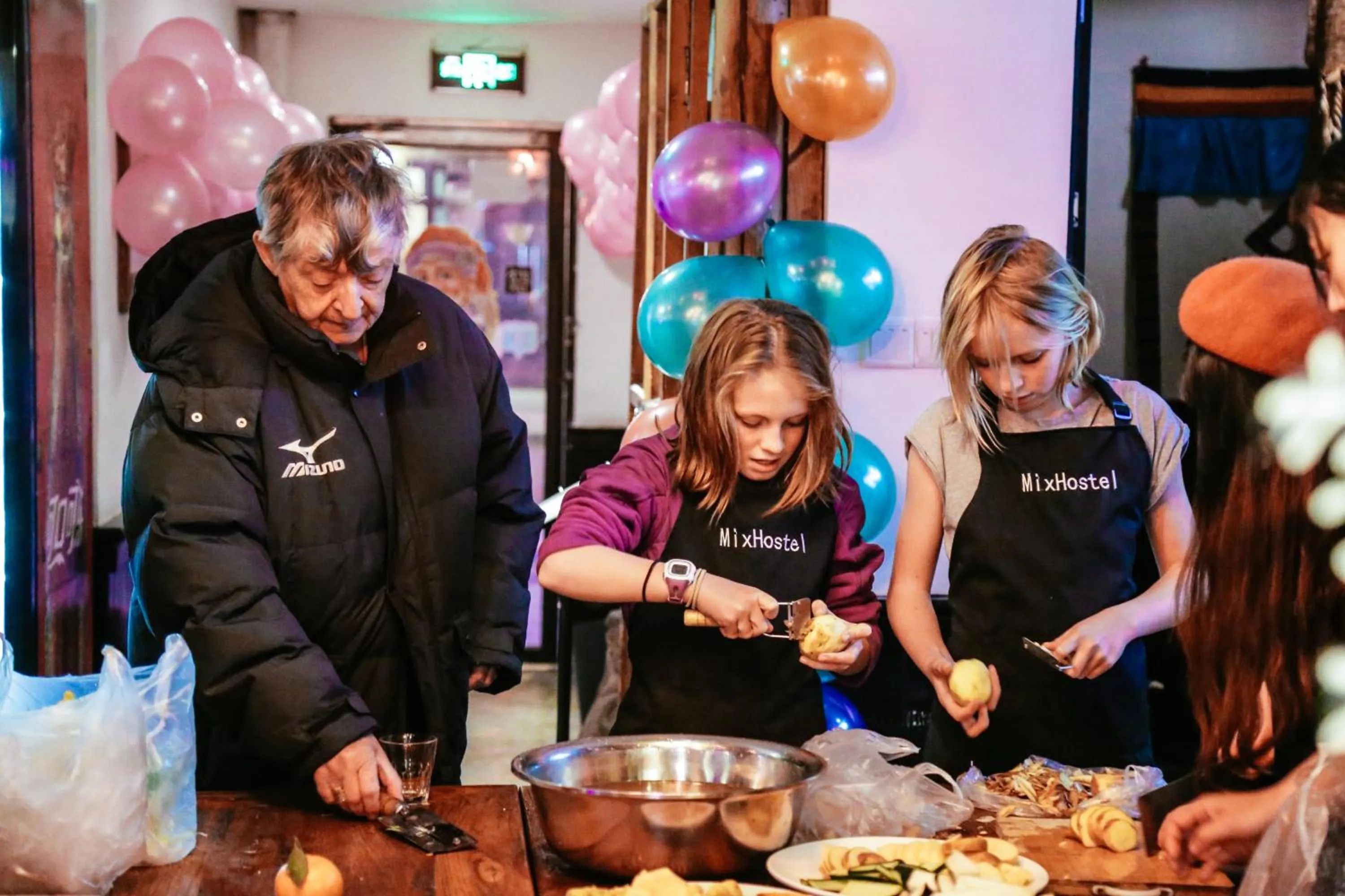 Communal lounge/ TV room in Chengdu Mix Hostel