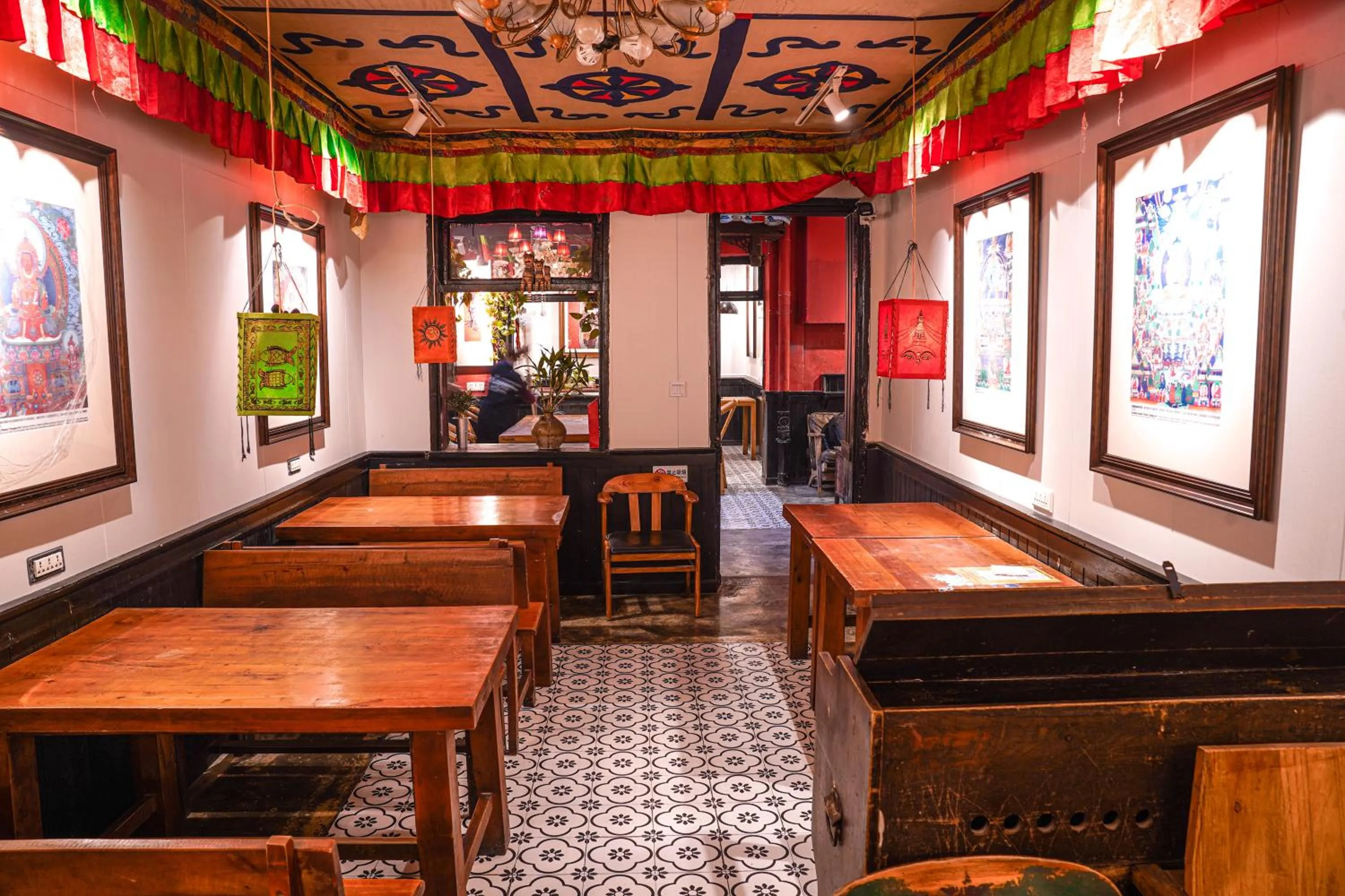 Restaurant/places to eat in POSHPACKER - Chengdu Mix Hostel - Cicada Zen Yard