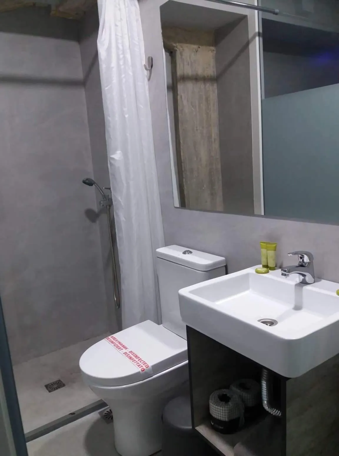 Shower in athens.apartotel.box