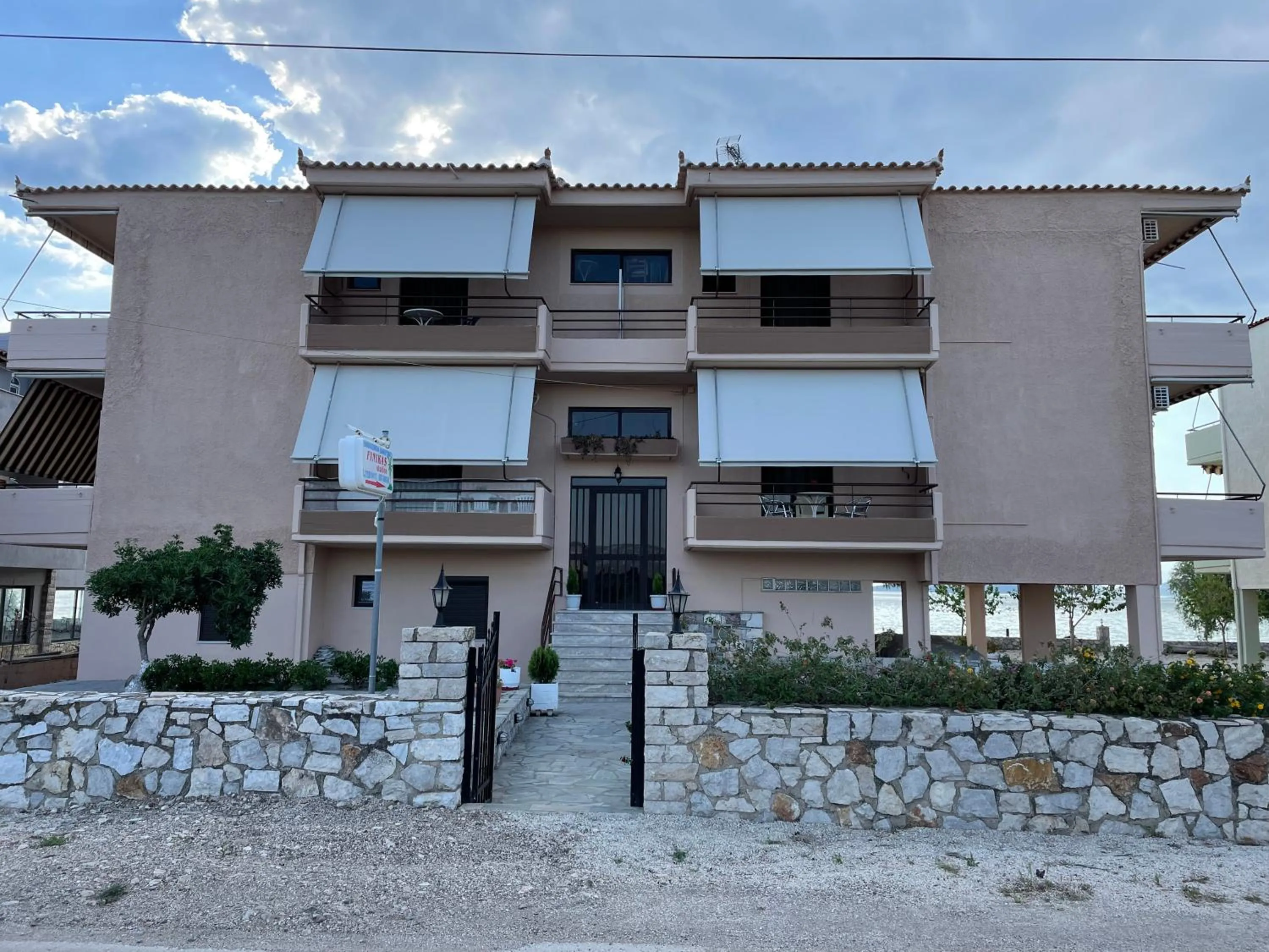 Property building in Finikas
