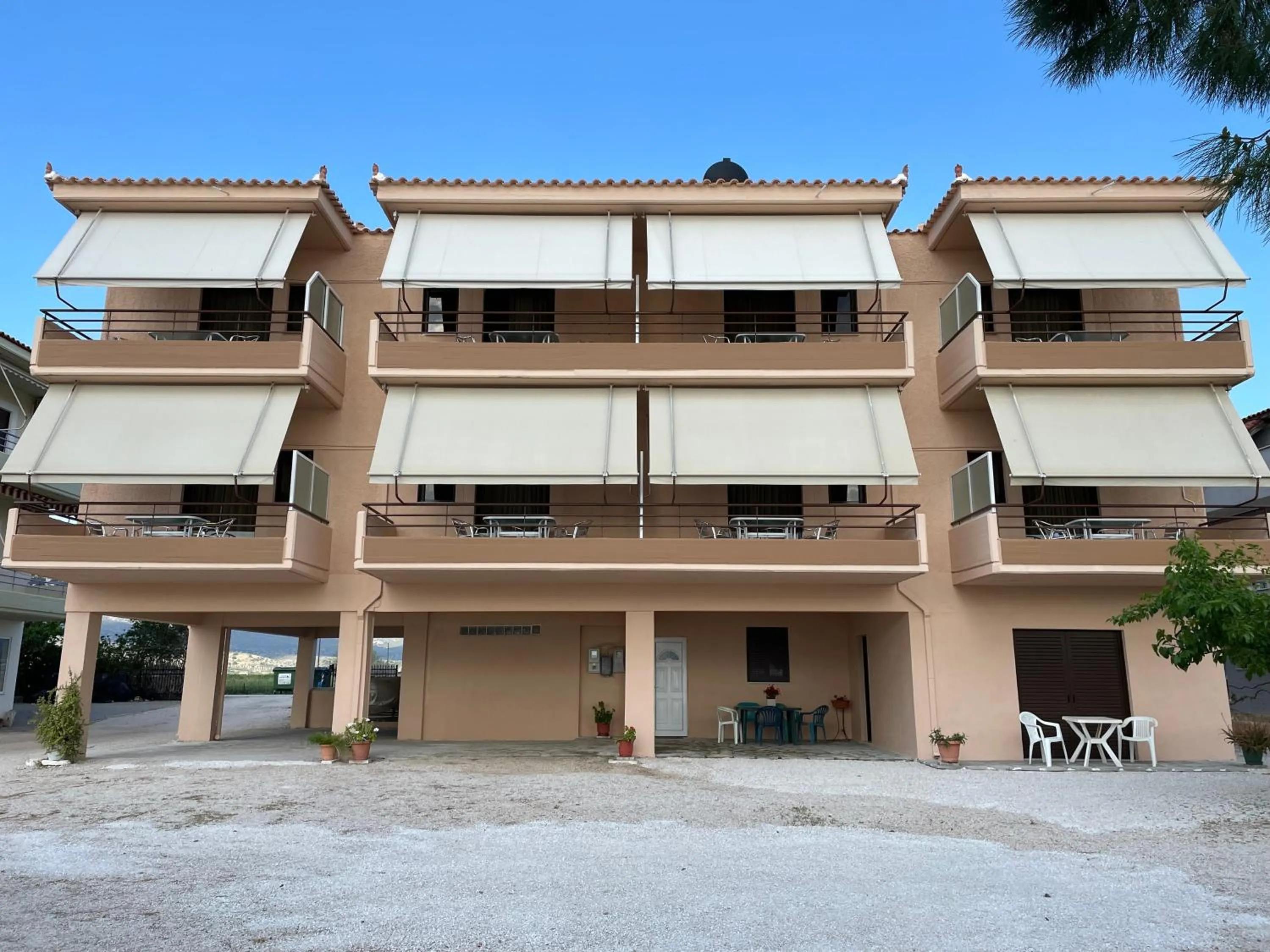 Property building in Finikas