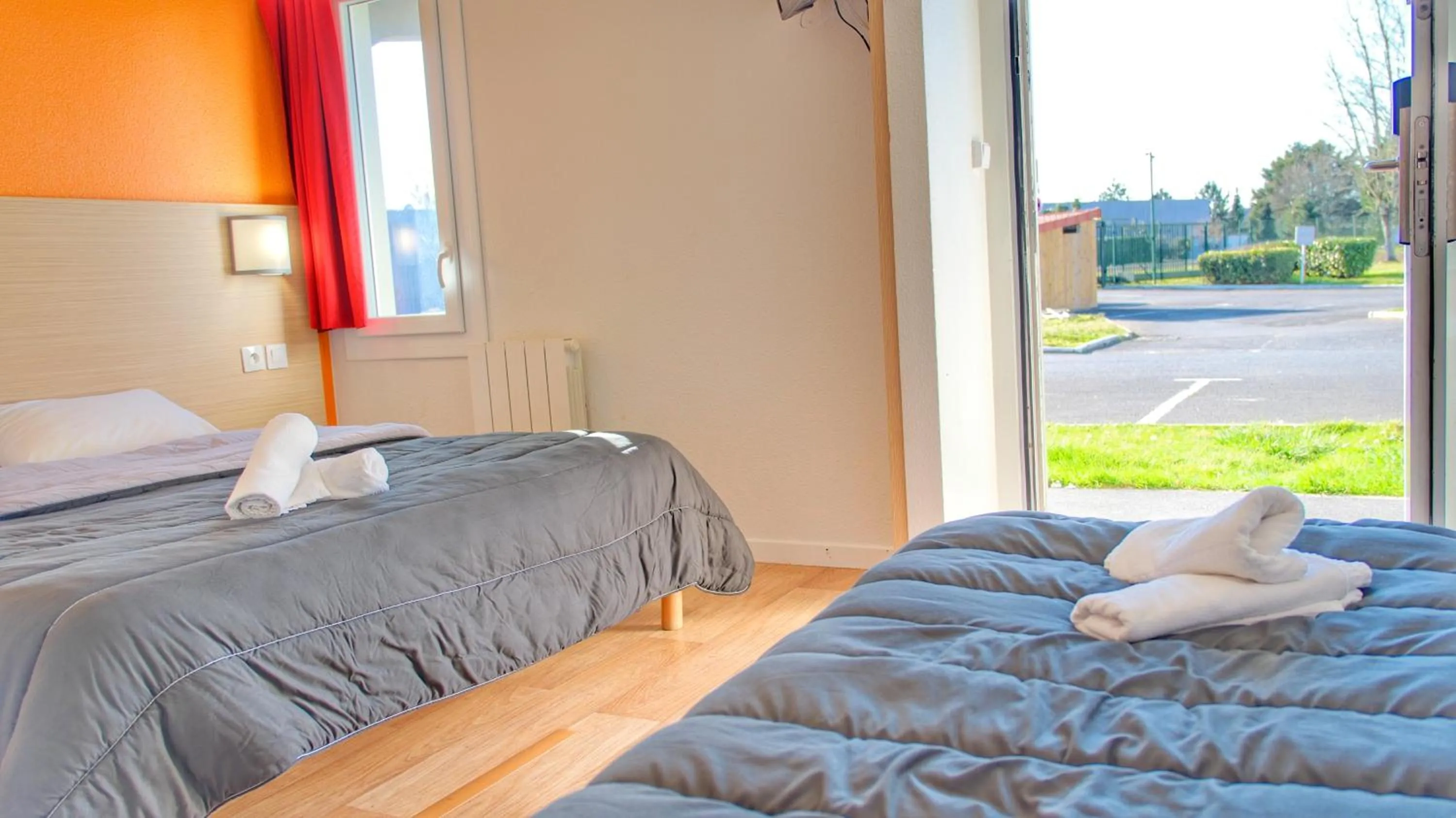 Bedroom, Bed in Classic Hôtel - Fontenay-Trésigny