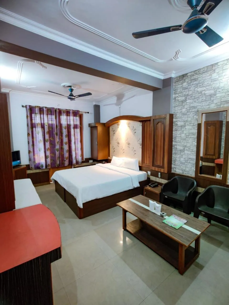 Photo of the whole room, Bed in HOTEL HAIFA