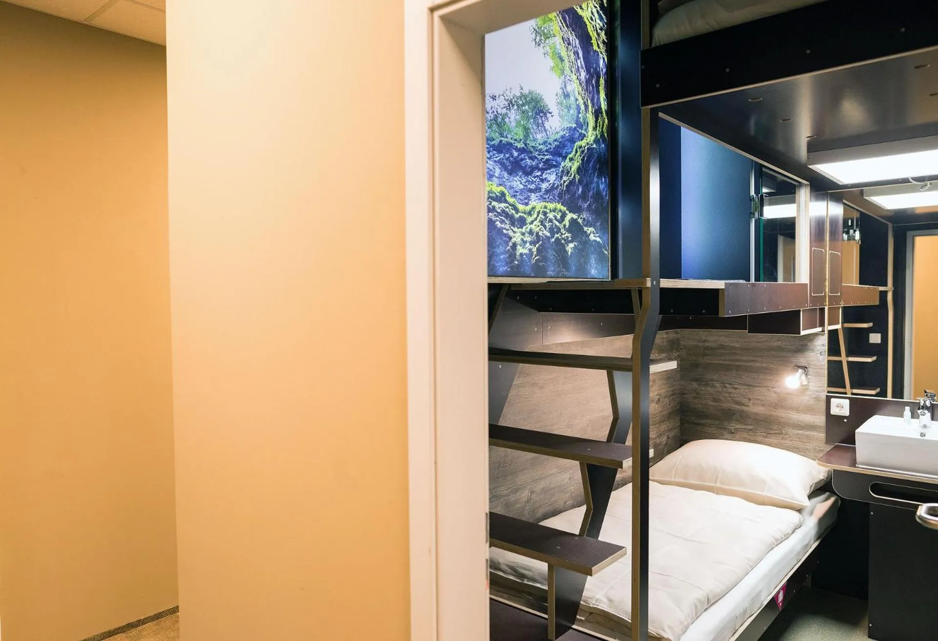 Photo of the whole room, Bed in BoxHotel Hannover