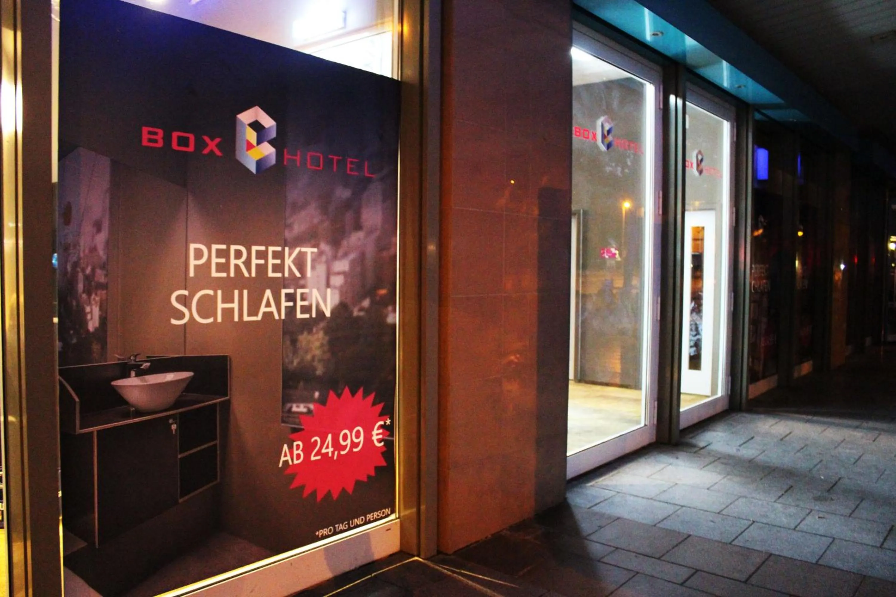 Facade/entrance in BoxHotel Hannover