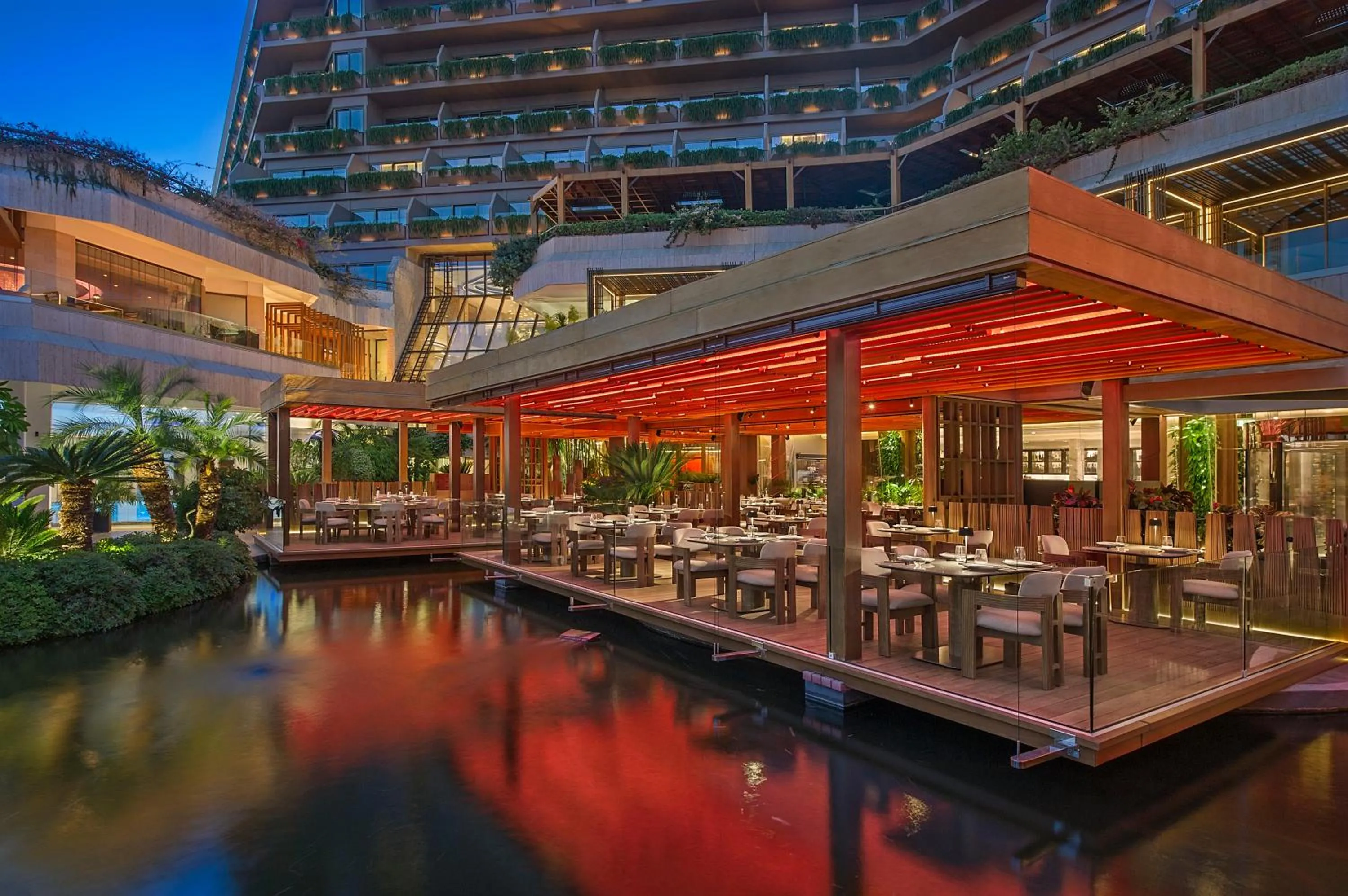 Restaurant/places to eat in Four Seasons Hotel