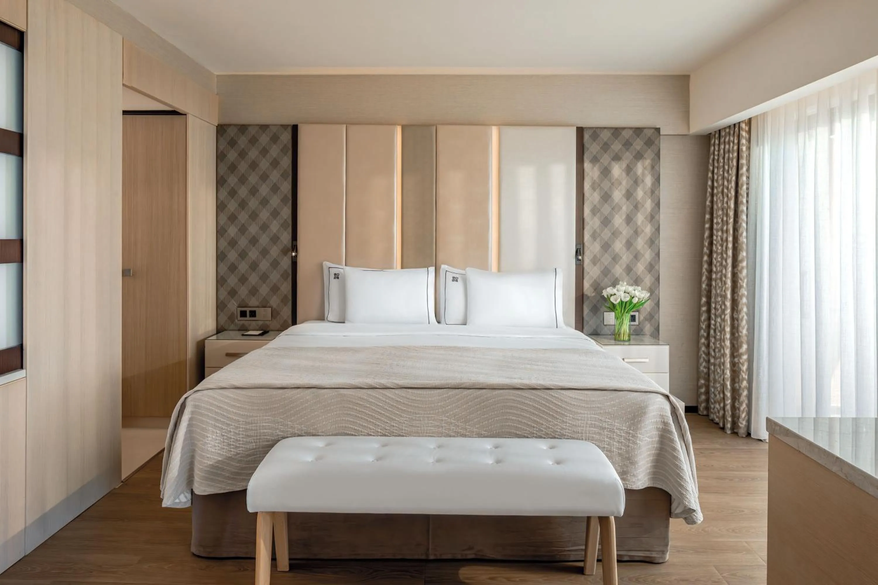 Bedroom, Bed in Four Seasons Hotel