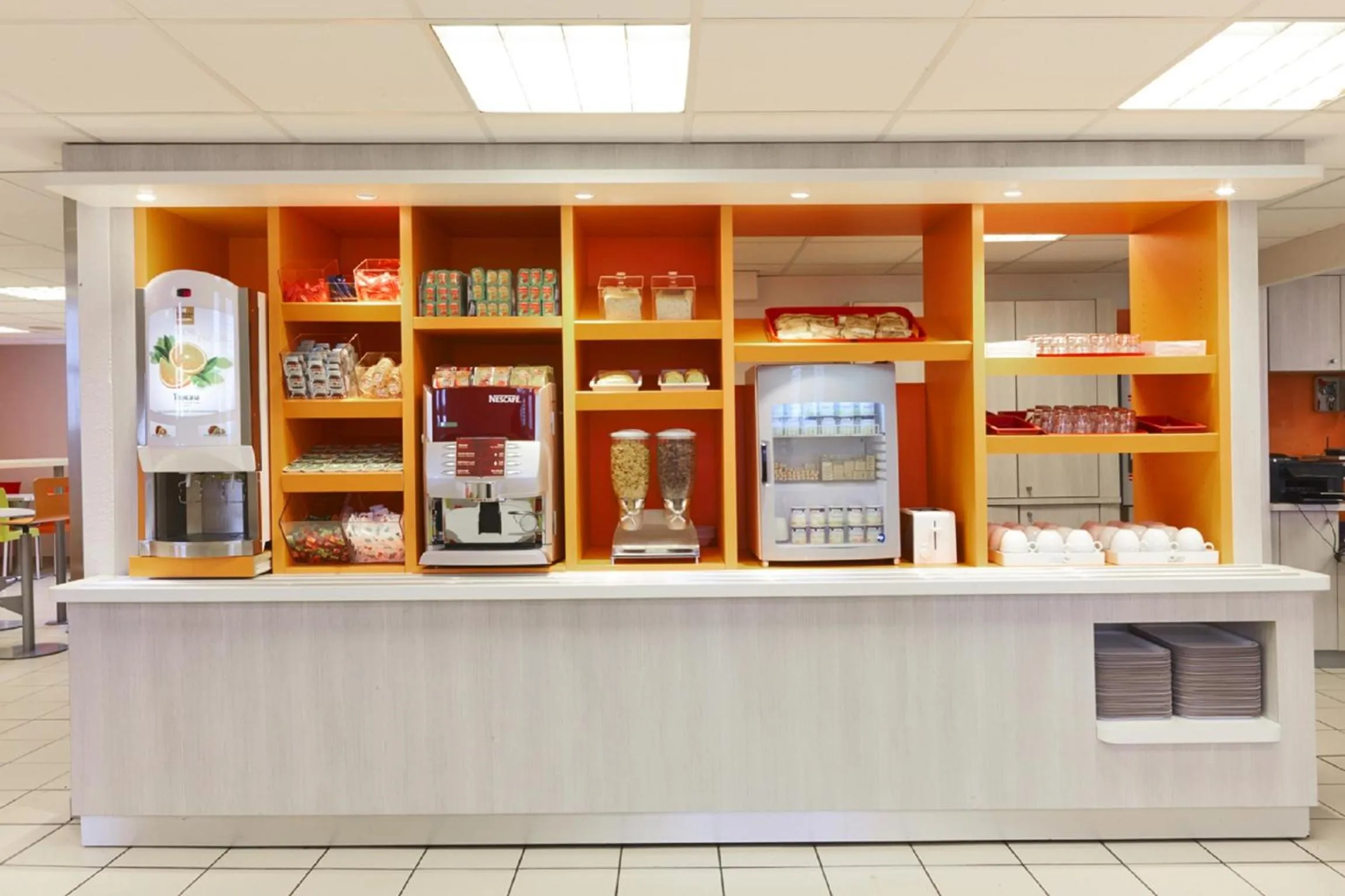 Restaurant/places to eat in Premiere Classe Marne La Vallee - Saint Thibault Des Vignes