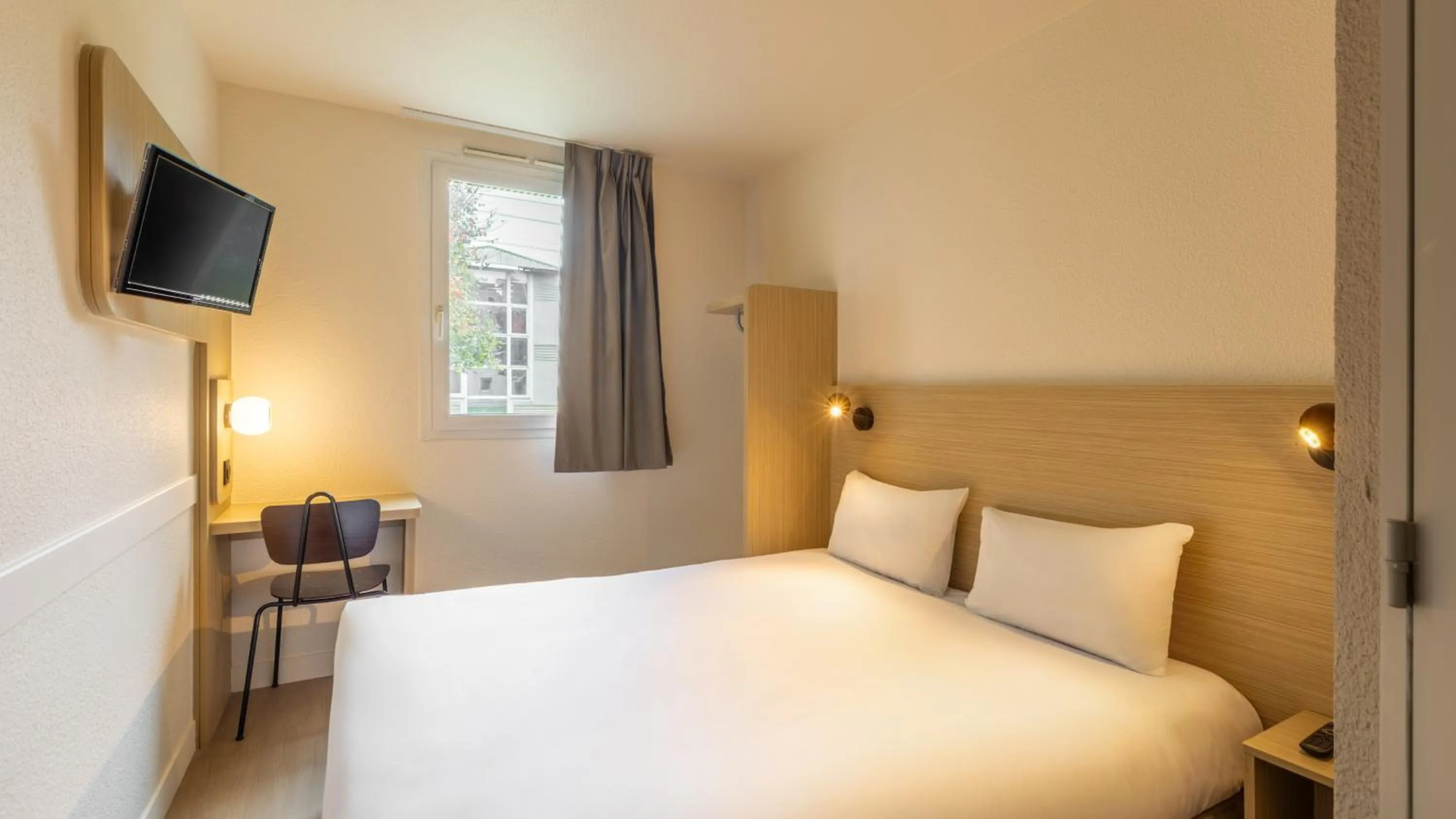 Photo of the whole room, Bed in Premiere Classe Marne La Vallee - Saint Thibault Des Vignes