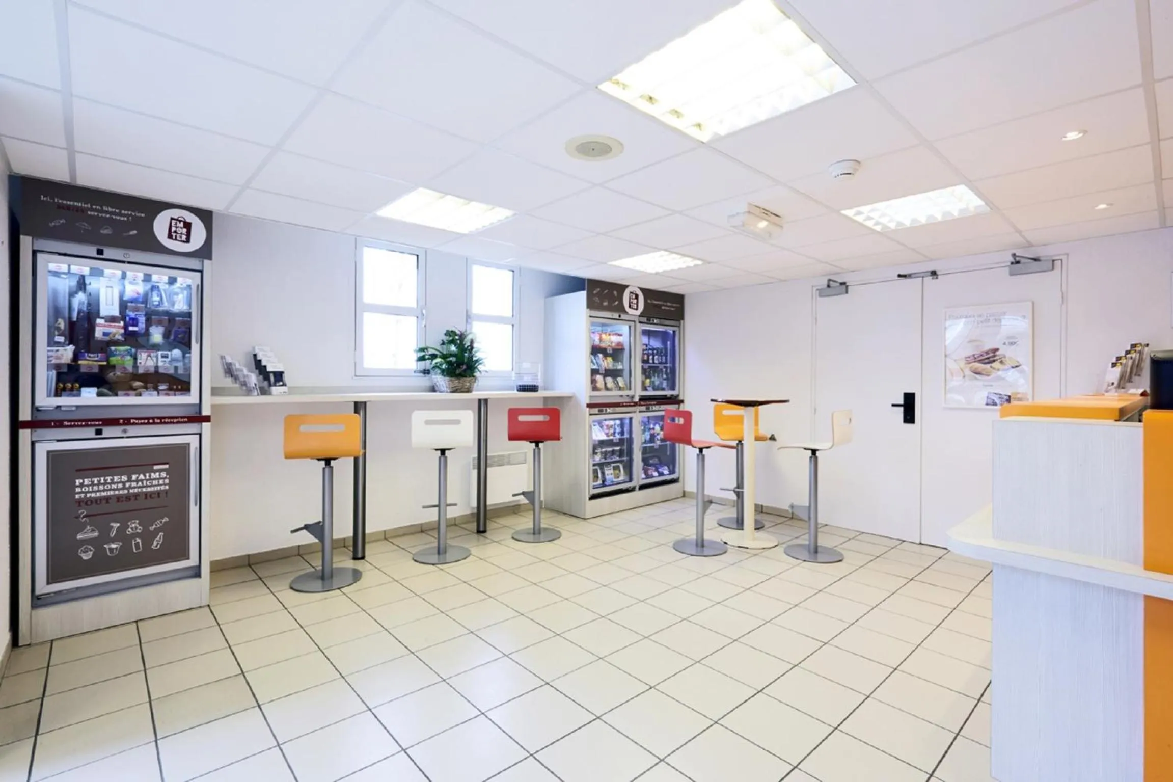 Food and drinks in Premiere Classe Marne La Vallee - Saint Thibault Des Vignes