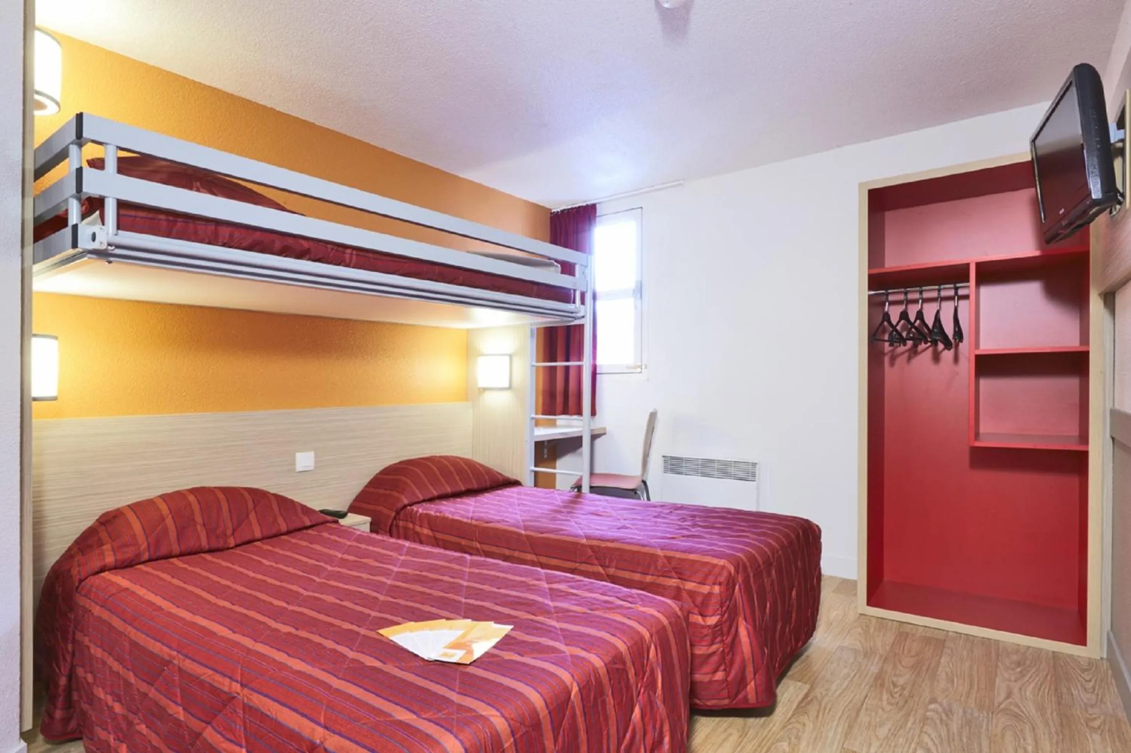 Photo of the whole room, Bed in Premiere Classe Marne La Vallee - Saint Thibault Des Vignes