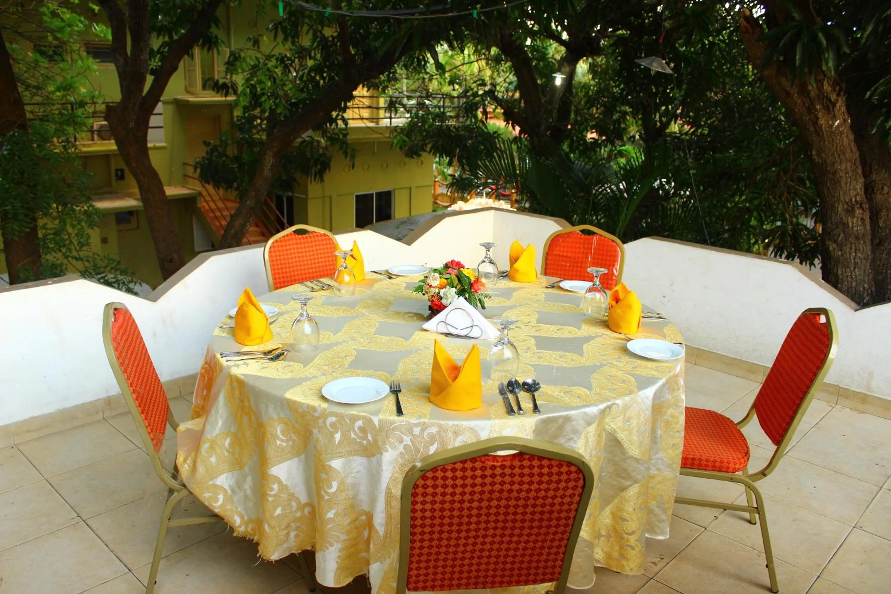 Restaurant/places to eat in Green Grass Hotel & Restaurant