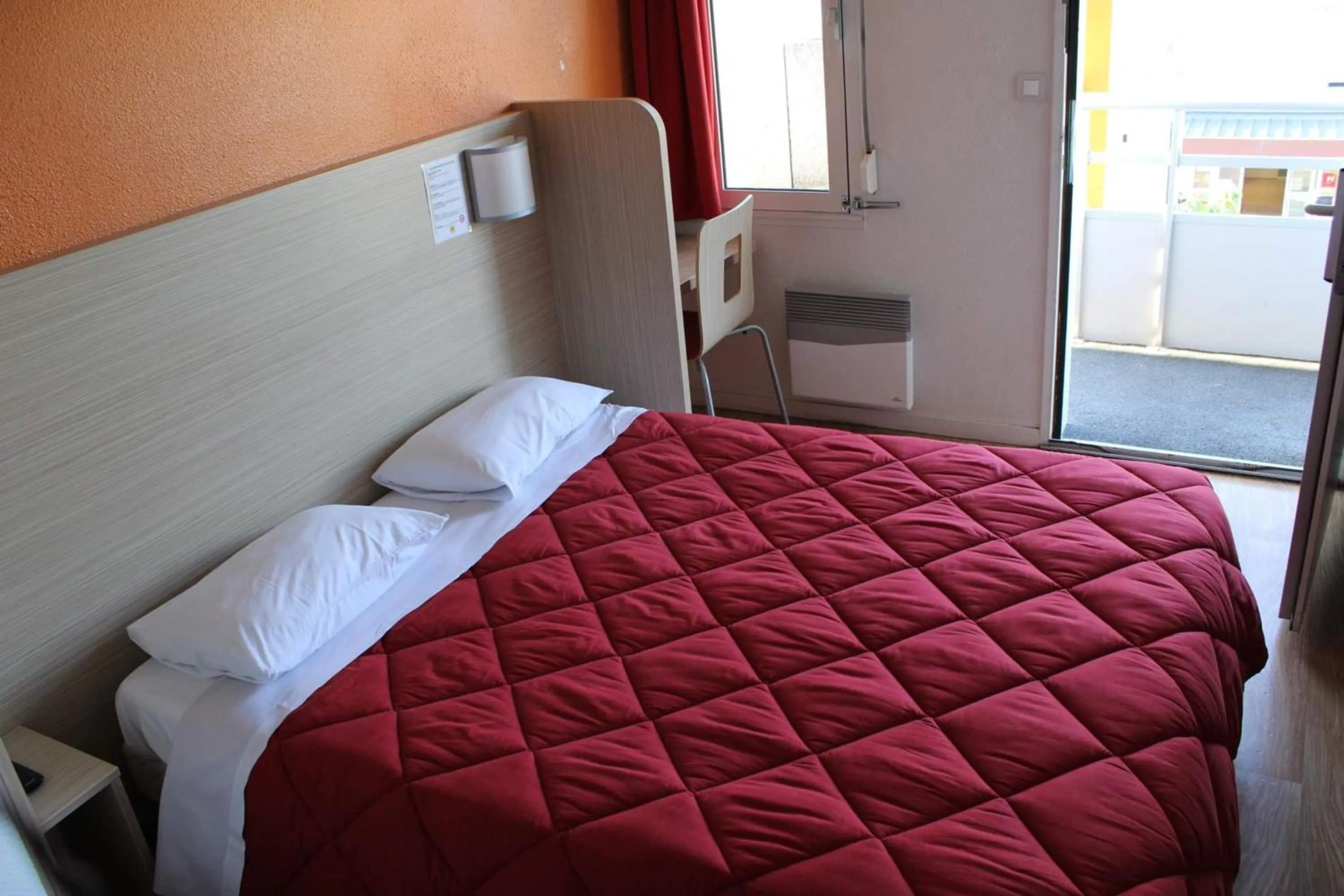 Bedroom, Bed in Première Classe Clermont-Ferrand Aubière