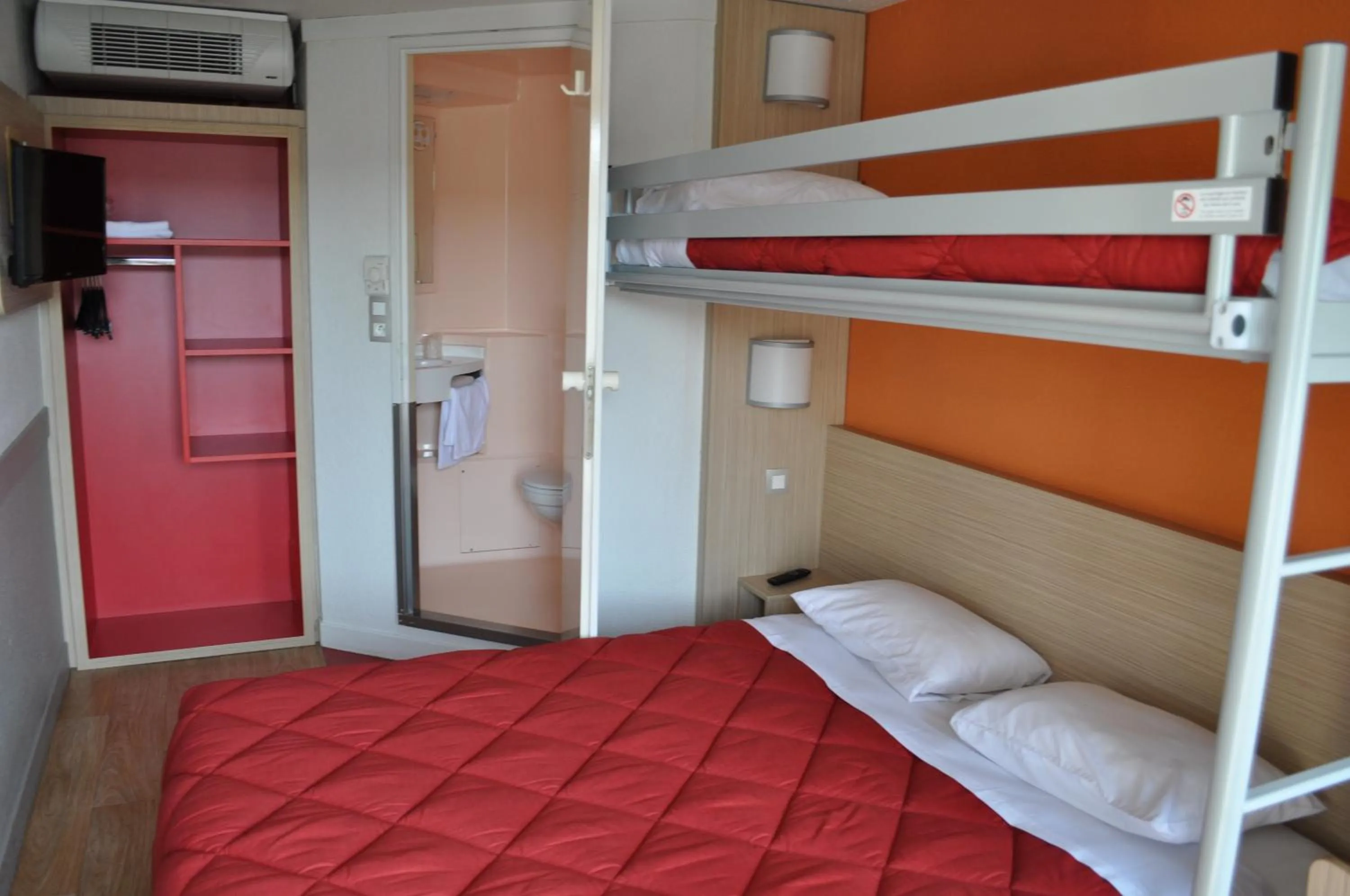 Bedroom, Bed in Première Classe Clermont-Ferrand Aubière