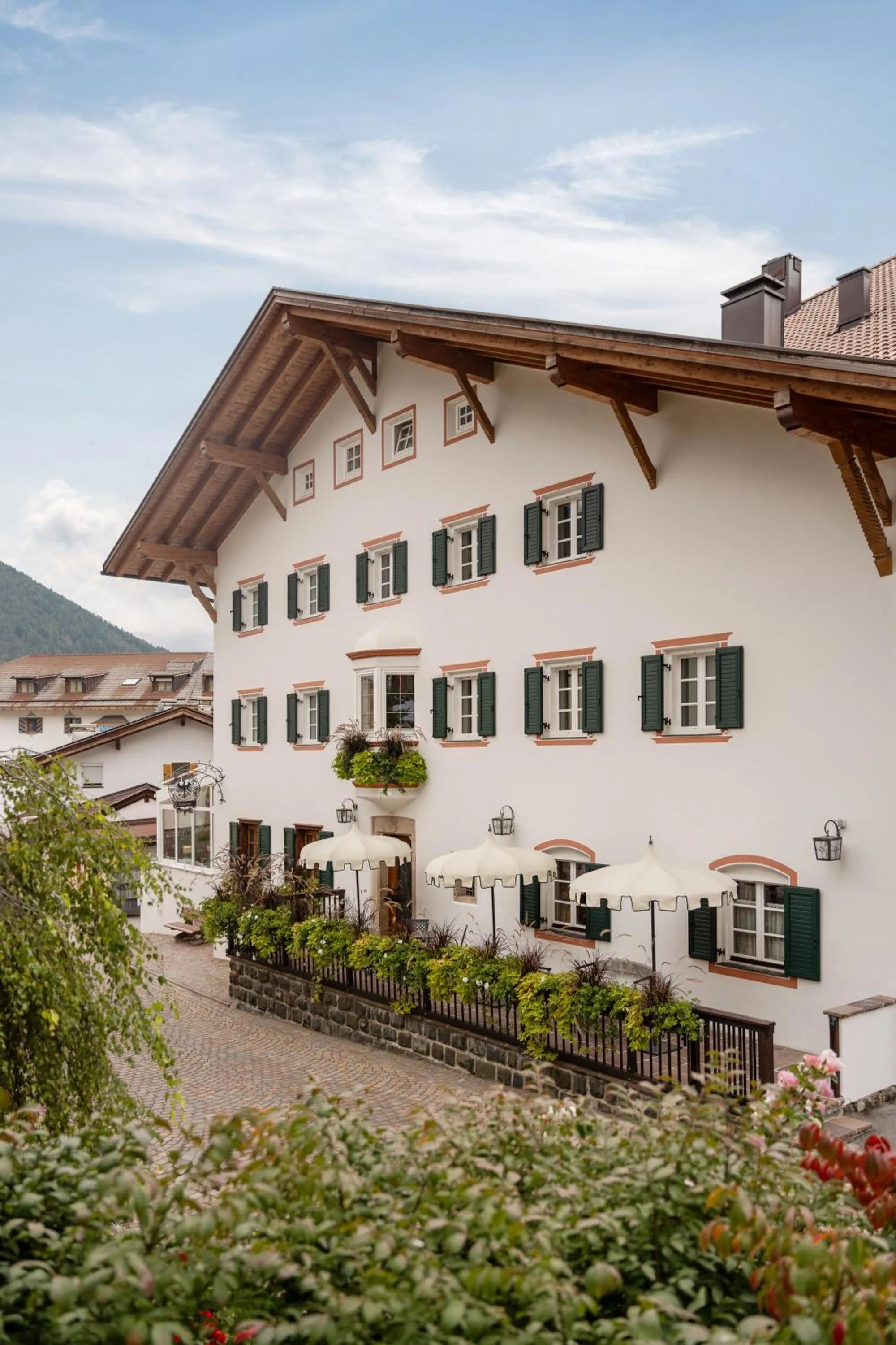 Property building in Schwarzer Adler